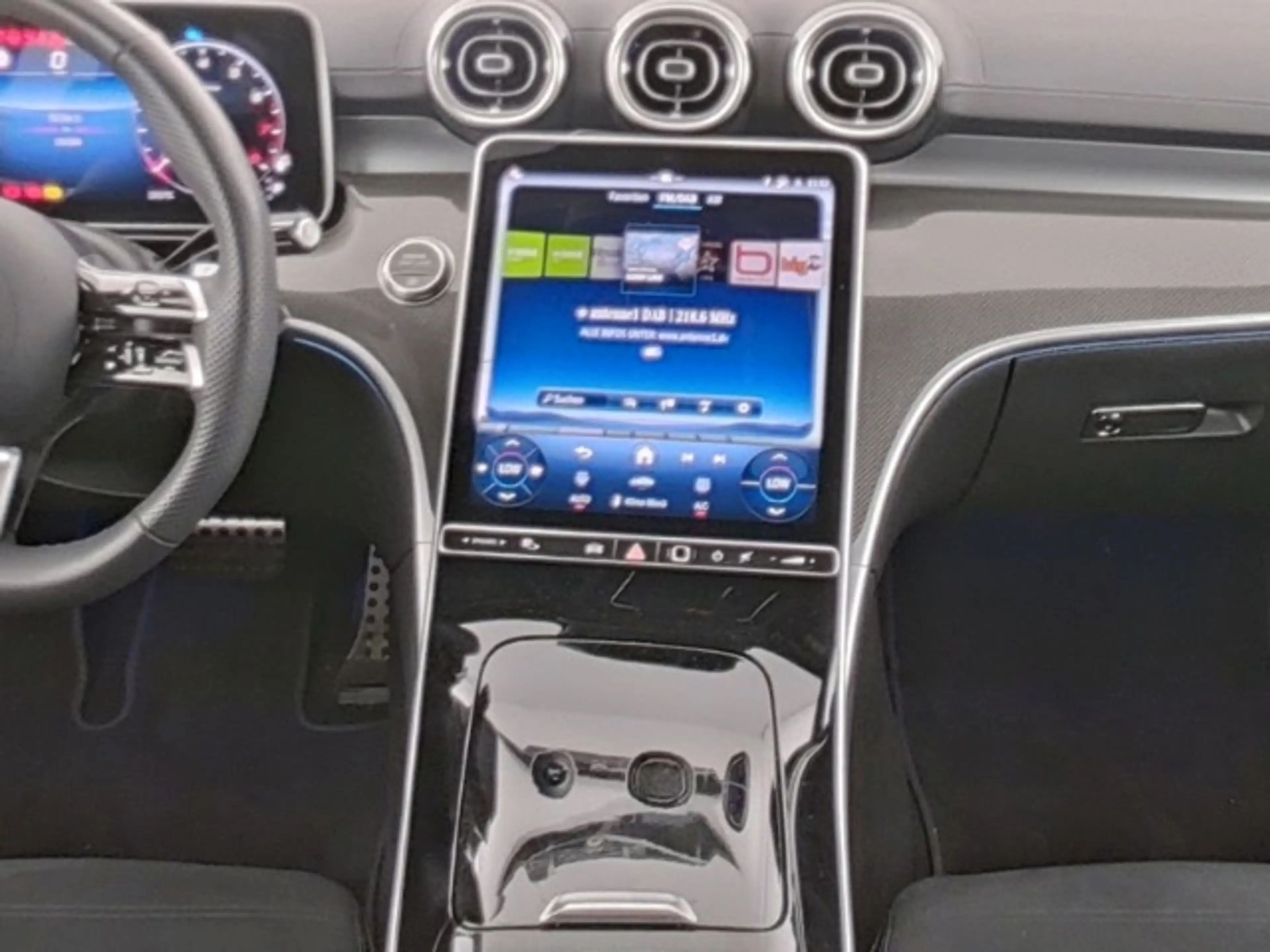 Mercedes-Benz CLE 200 AMG Line Advanced+ Night Distronic Panorama — photo 5