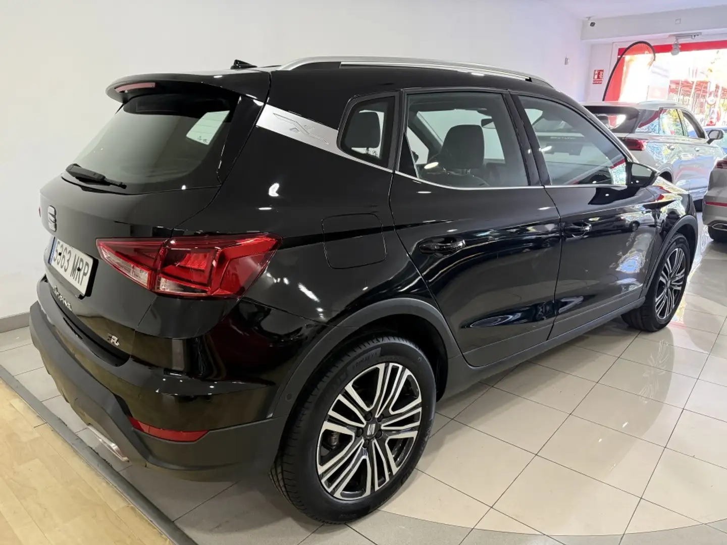 SEAT Arona 1.0 TSI S&S FR XM 110 Noir - 2