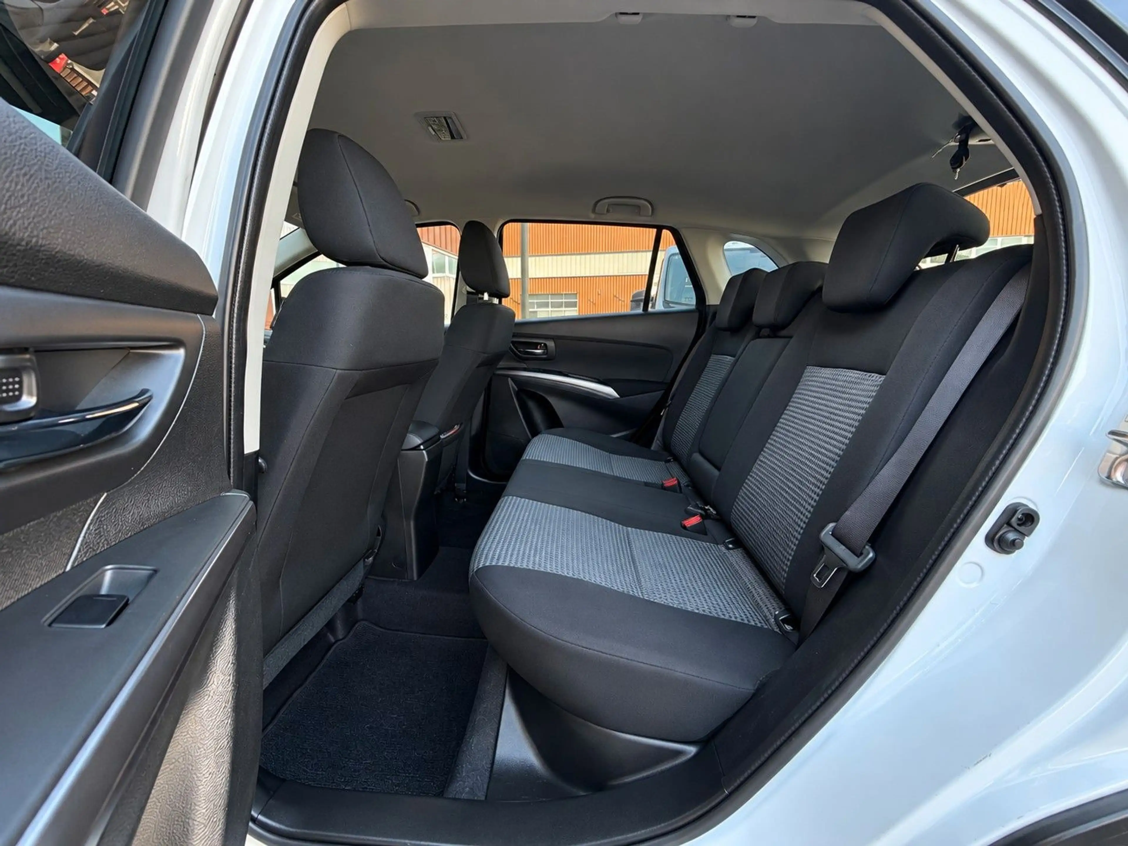 Suzuki SX4 S-Cross HYBRID Club *ACC*ASSIST*CAM*KEYLESS — photo 13