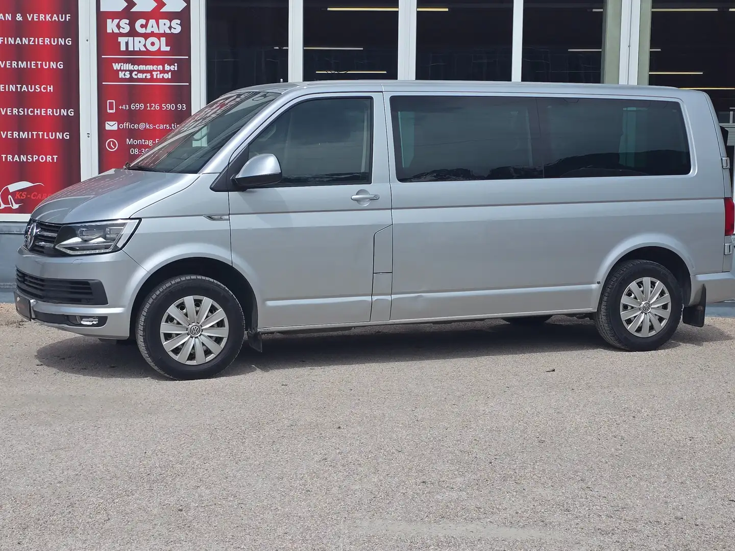 Volkswagen T6 Caravelle lang 4Motion Motor Neu bei 248000km Grau - 2