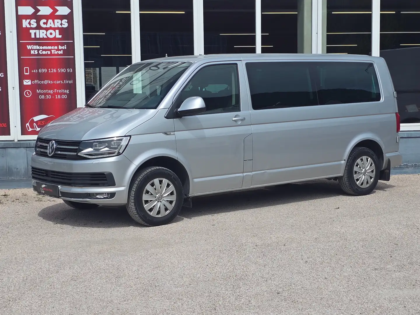 Volkswagen T6 Caravelle lang 4Motion Motor Neu bei 248000km Grau - 1