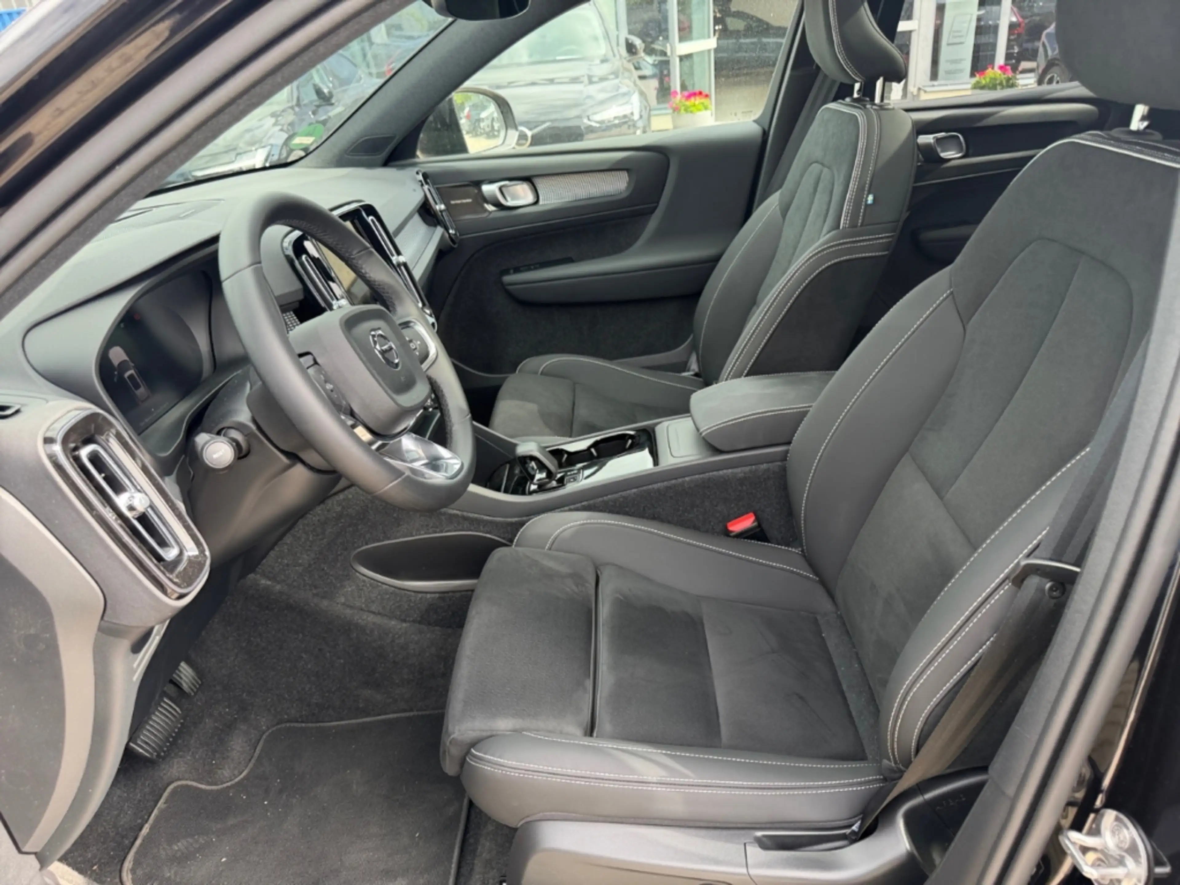 Volvo EX40 325 kW Twin Motor Performance AWD Ultra Black Edit — photo 10
