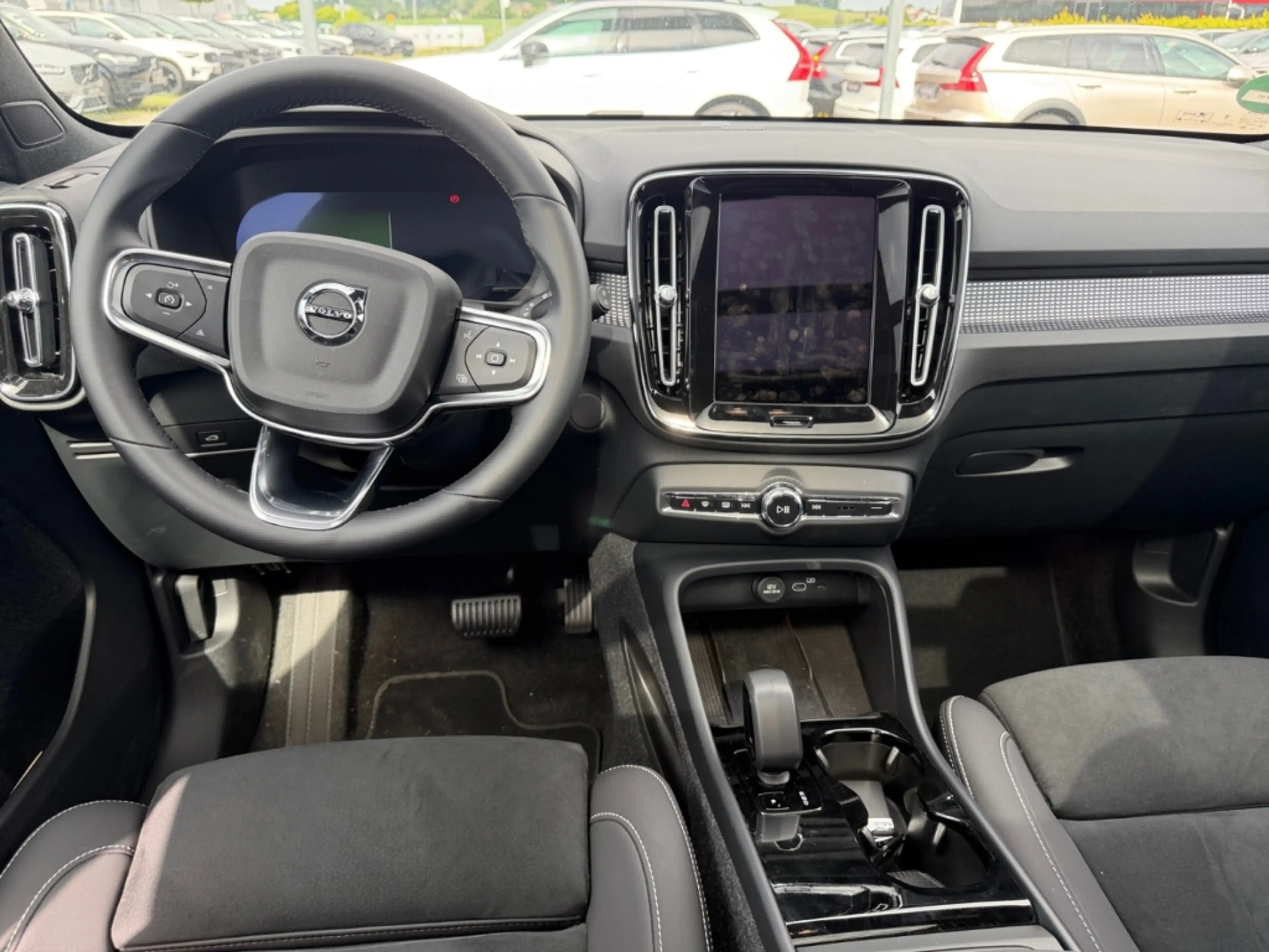Volvo EX40 325 kW Twin Motor Performance AWD Ultra Black Edit — photo 12