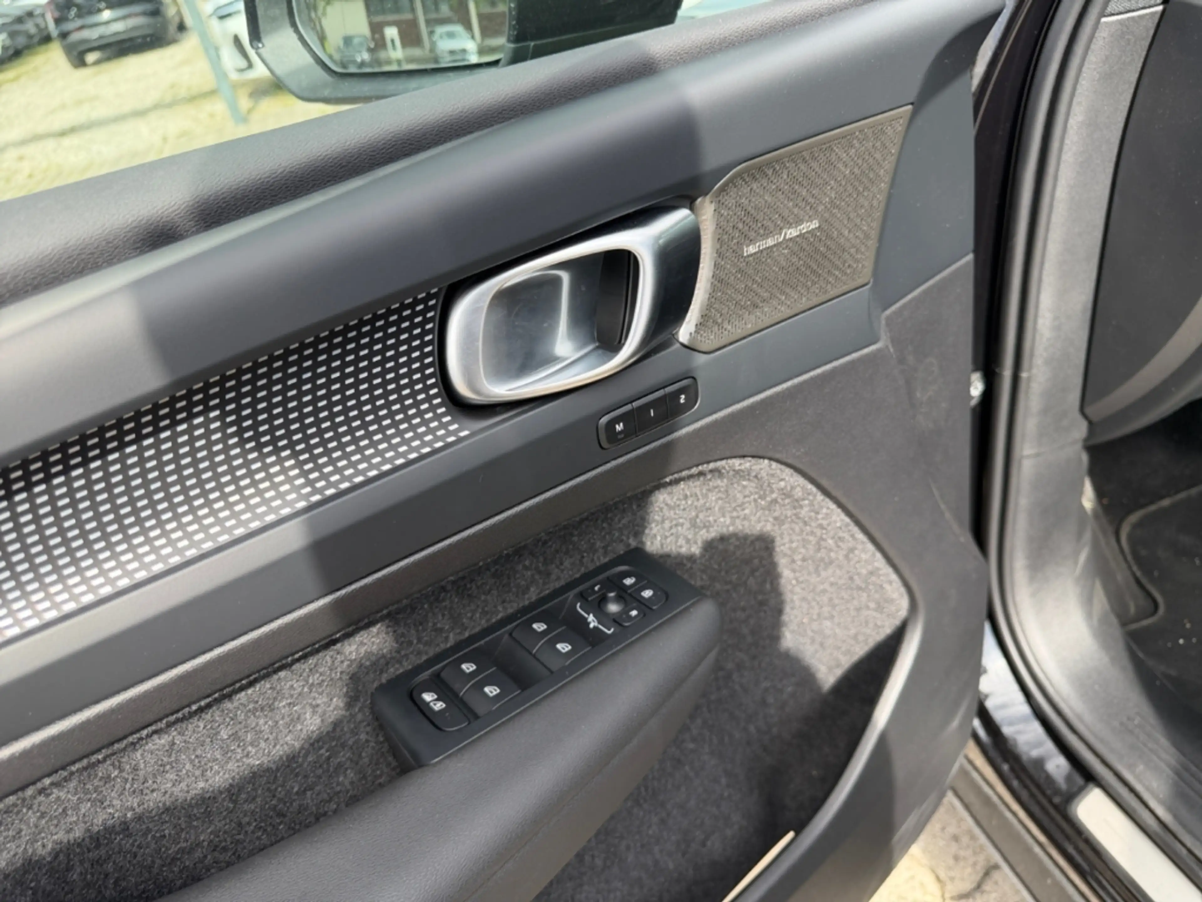 Volvo EX40 325 kW Twin Motor Performance AWD Ultra Black Edit — photo 11