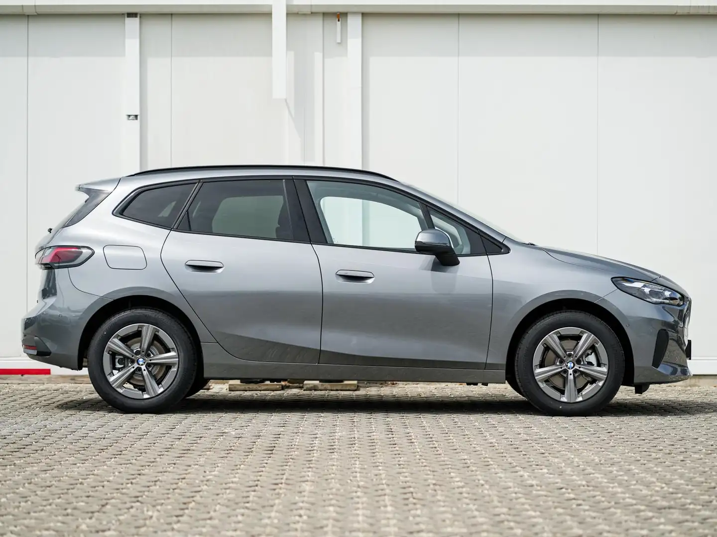 BMW 220 220i Active Tourer AHK 17" eSitze PANO aLED KoZg Grau - 2