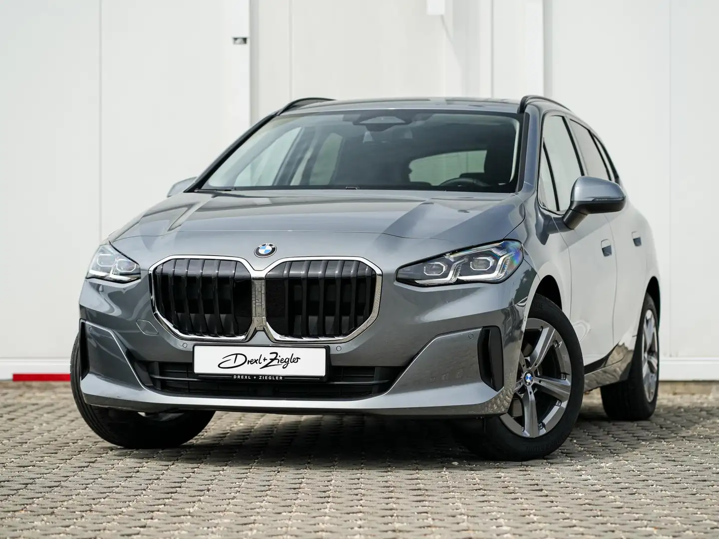 BMW 220 220i Active Tourer AHK 17" eSitze PANO aLED KoZg Grau - 1
