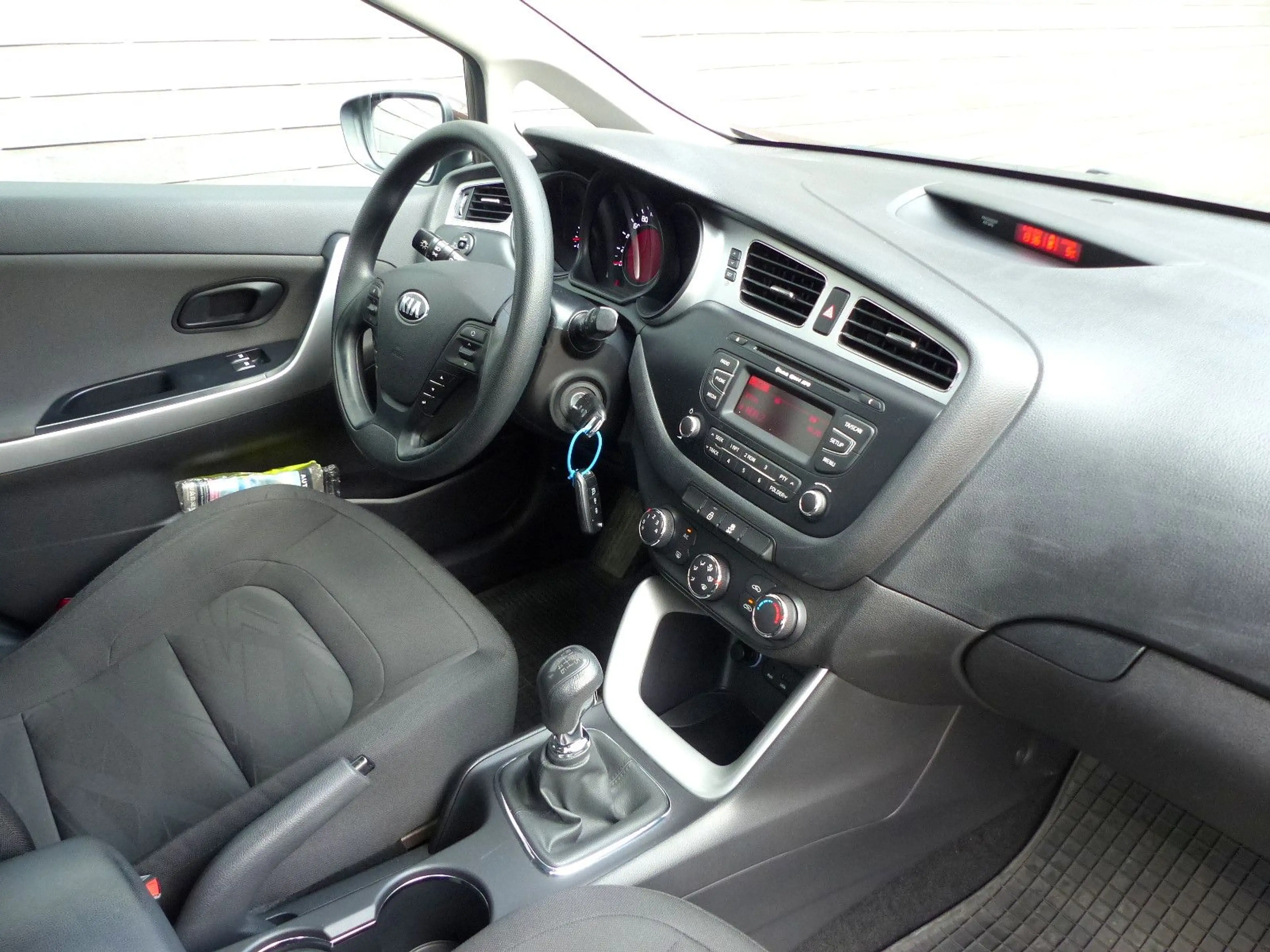 Kia Ceed / cee'd 1.4 CVVT Attract Klima/Bluetooth — photo 5