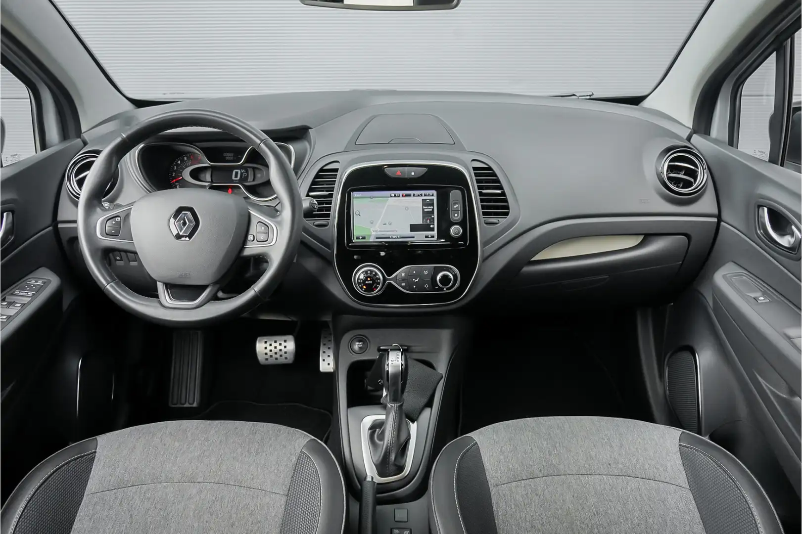 Renault Captur 1.3 TCe Intens 150PK Automaat Navi Trekhaak Cruise Grey - 2