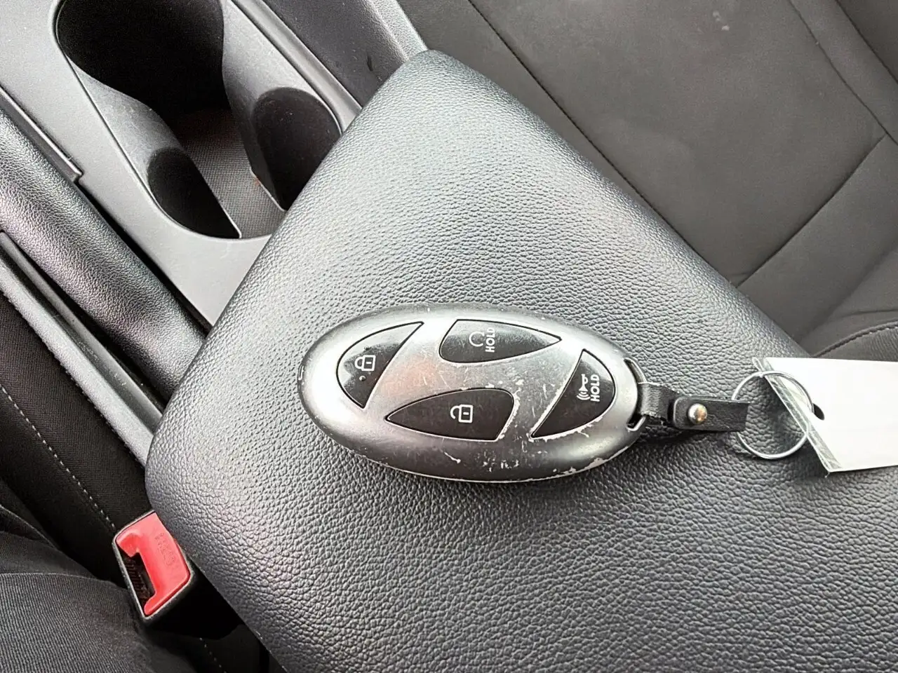 Hyundai ELANTRA photo Hyundai ELANTRA