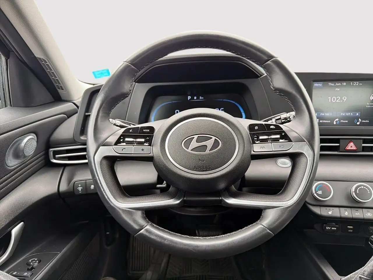 Hyundai ELANTRA photo Hyundai ELANTRA