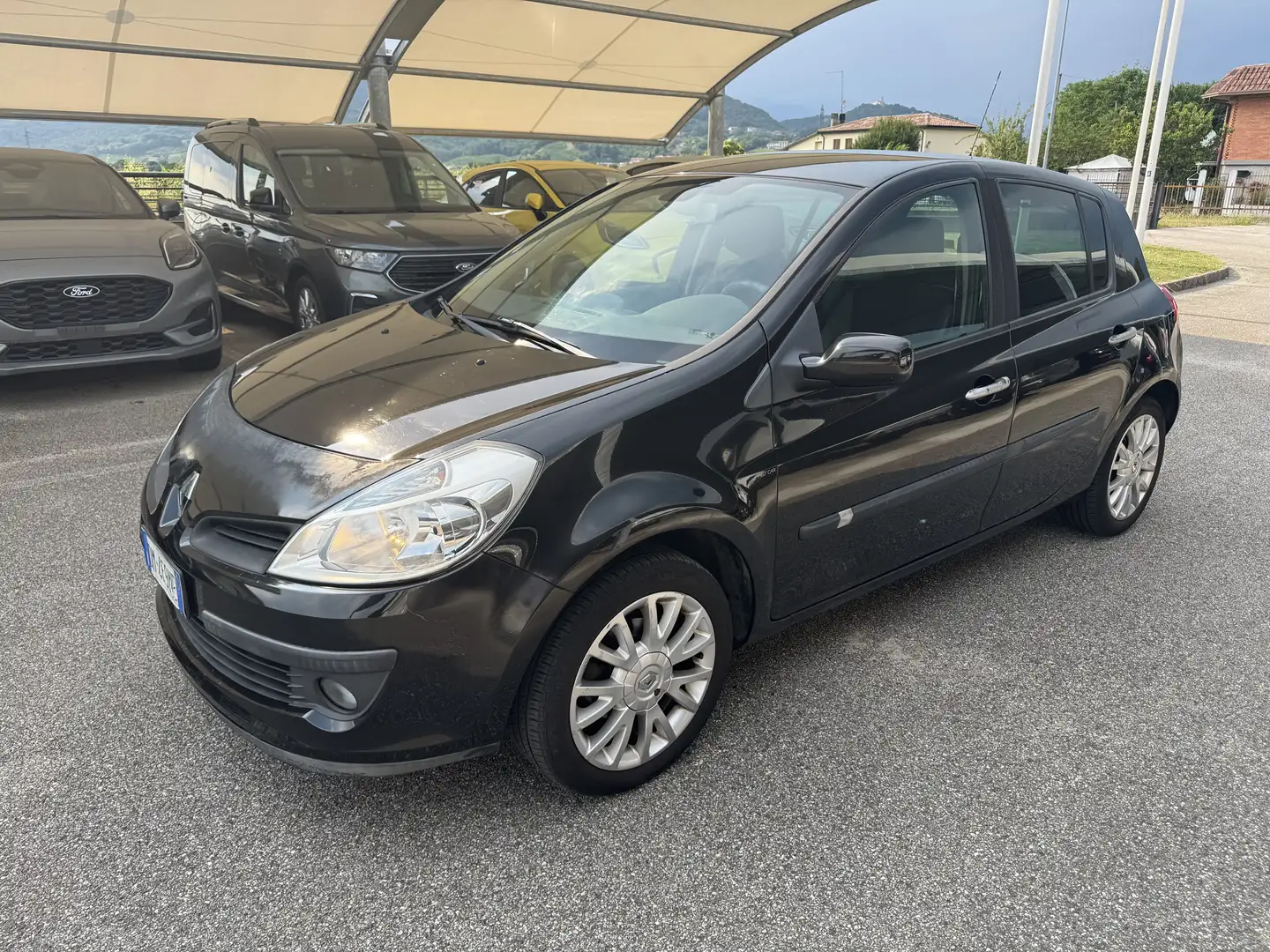 Renault Clio Le Iene 1.2 Benzina 16V 75CV 5 porte Manuale Černá - 1