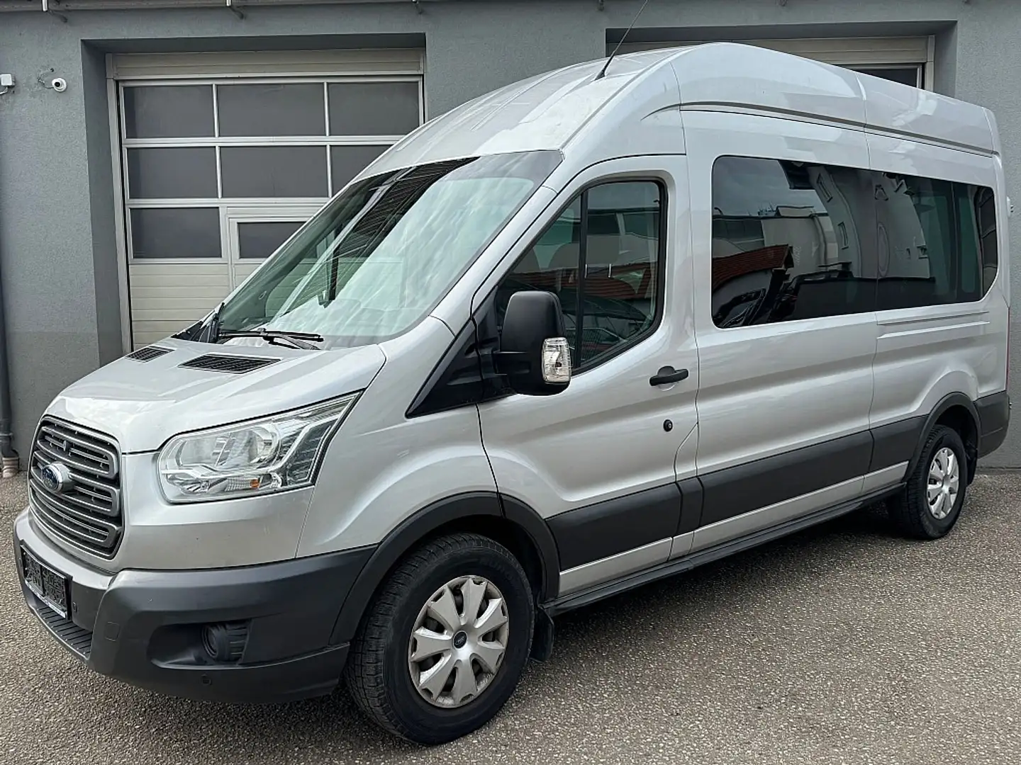Ford Transit Bus 2,2 TDCi L3H3 *9-Sitzer/mit Rollstuhlrampe!* Silber - 2