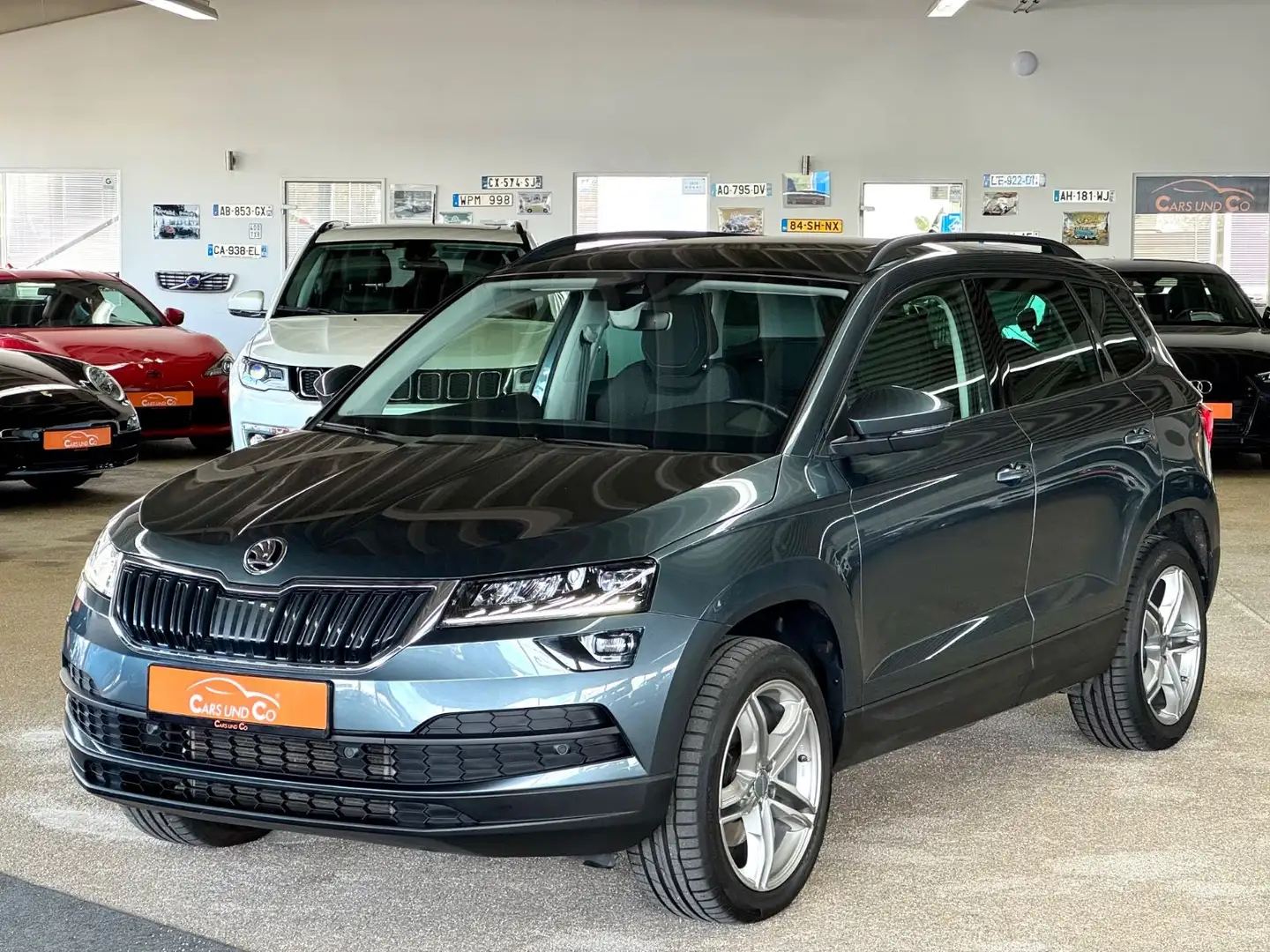 Skoda Karoq 2.0 TDI DSG 4x4 *SHZ*PAN*LED*NAV*ACC*PDC* Grau - 1