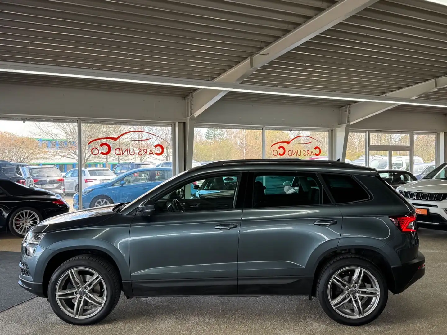 Skoda Karoq 2.0 TDI DSG 4x4 *SHZ*PAN*LED*NAV*ACC*PDC* Grau - 2