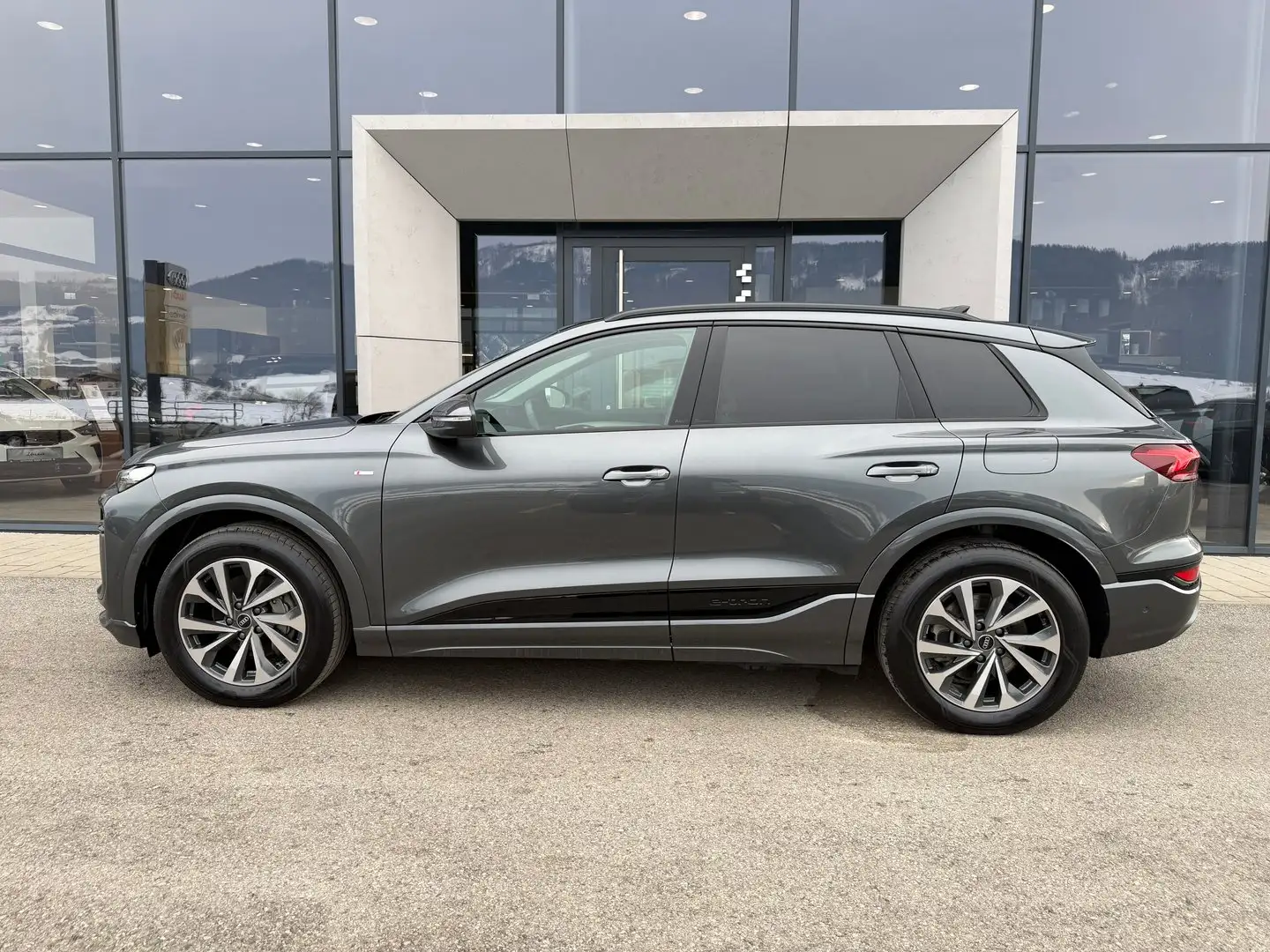 Audi Q6 e-tron e-tron quattro Grau - 2