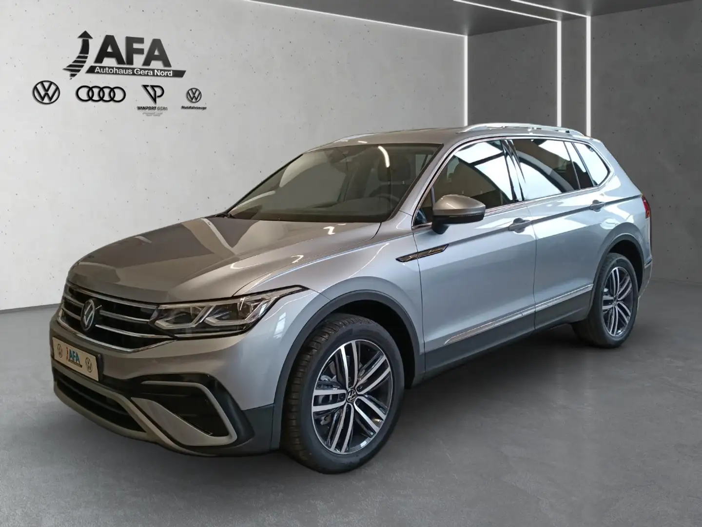Volkswagen Tiguan Allspace 2.0 TDI Elegance AHK*Navi*RFK Silber - 2