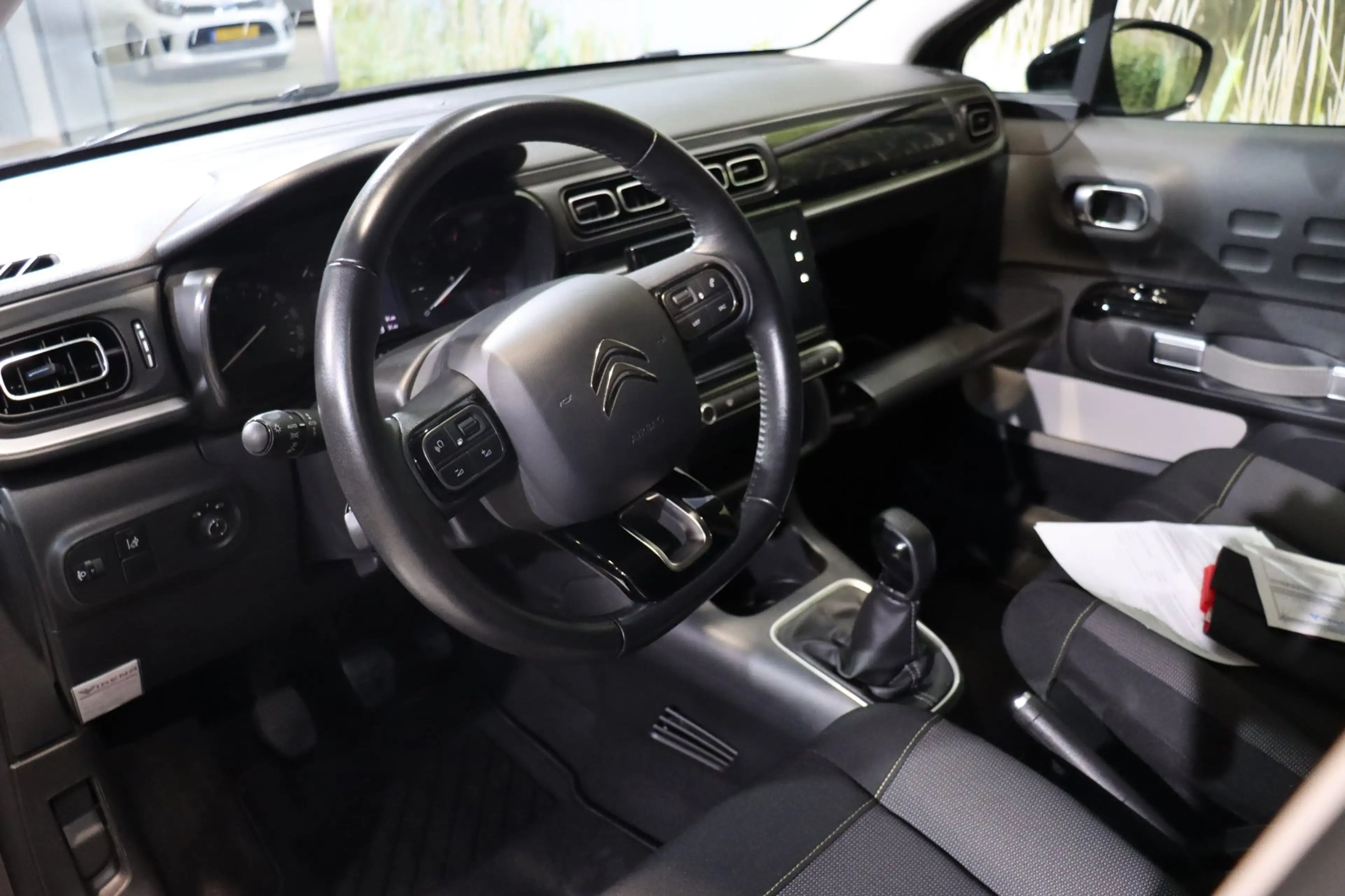 Citroen C3 1.2 PureTech Shine | Climate | Parksensor | Carpla — photo 5