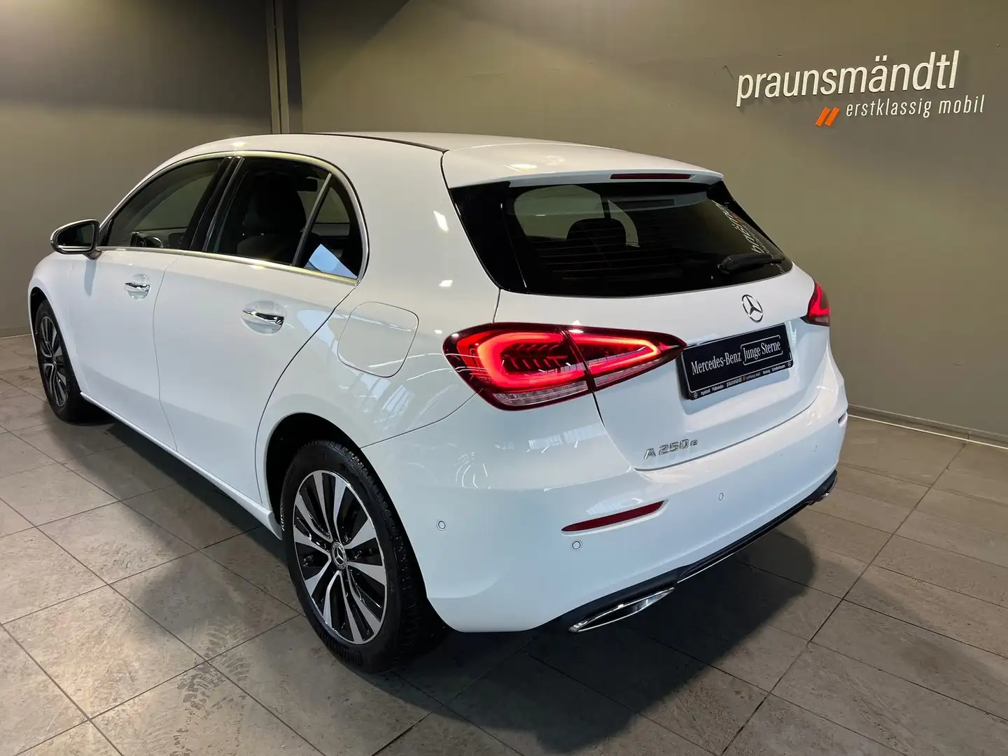 Mercedes-Benz A 250 e Progressive MuBea/Ambie/MBUX/AHK/Kamera Weiß - 2