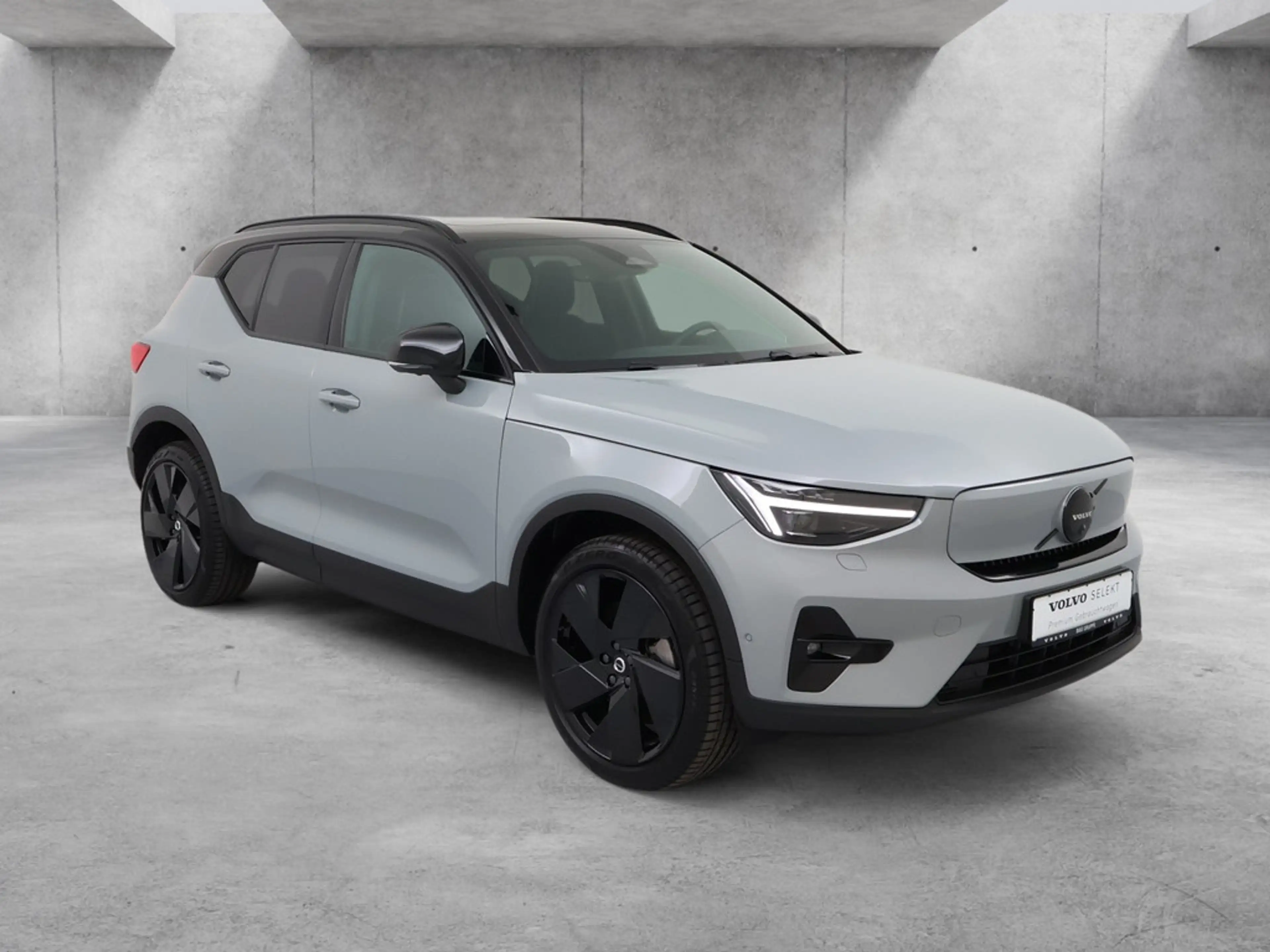 Volvo EX40 185 kW Single Motor Extended Range RWD Ultra Black Edition — photo 3