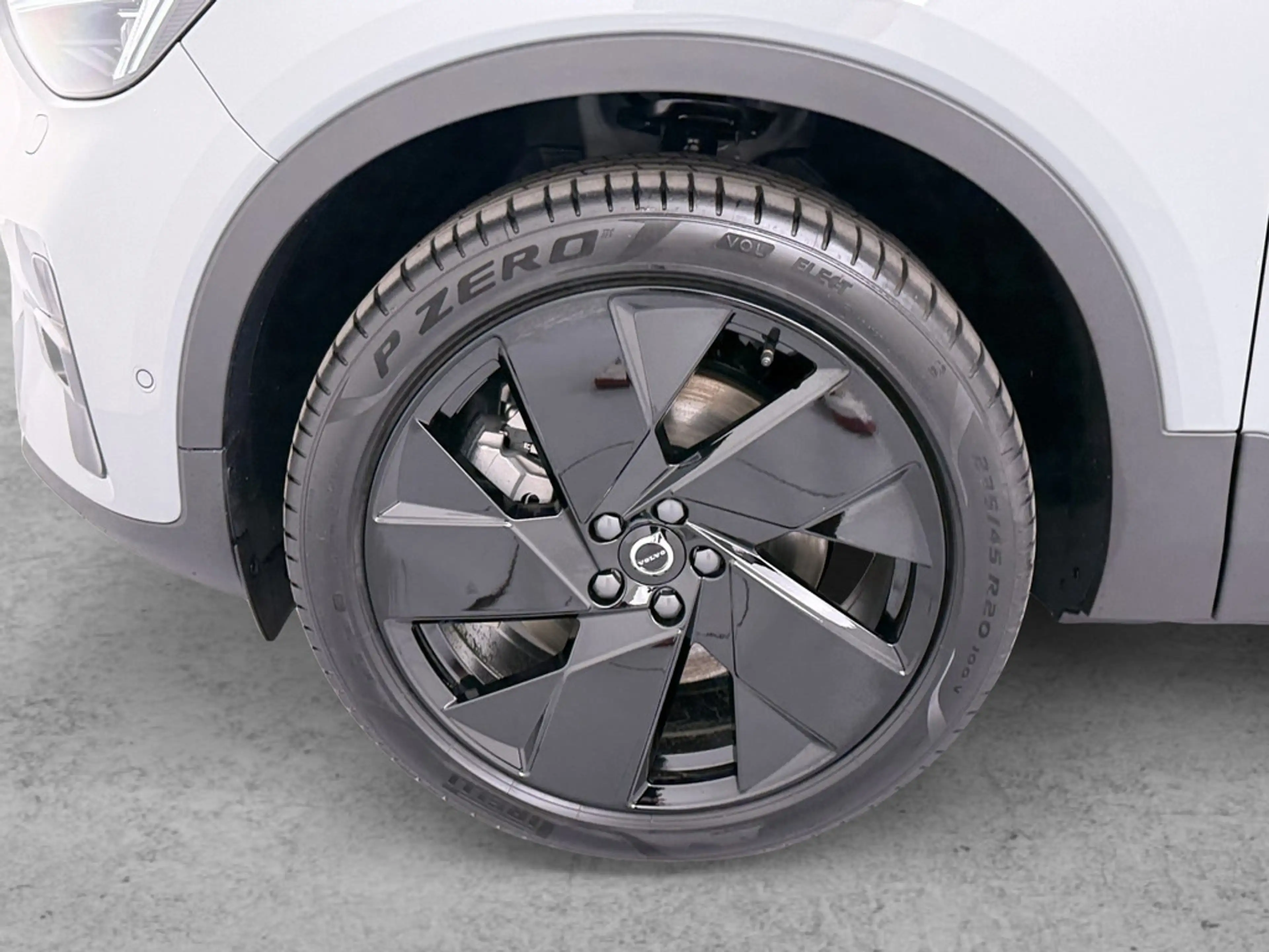 Volvo EX40 185 kW Single Motor Extended Range RWD Ultra Black Edition — photo 9
