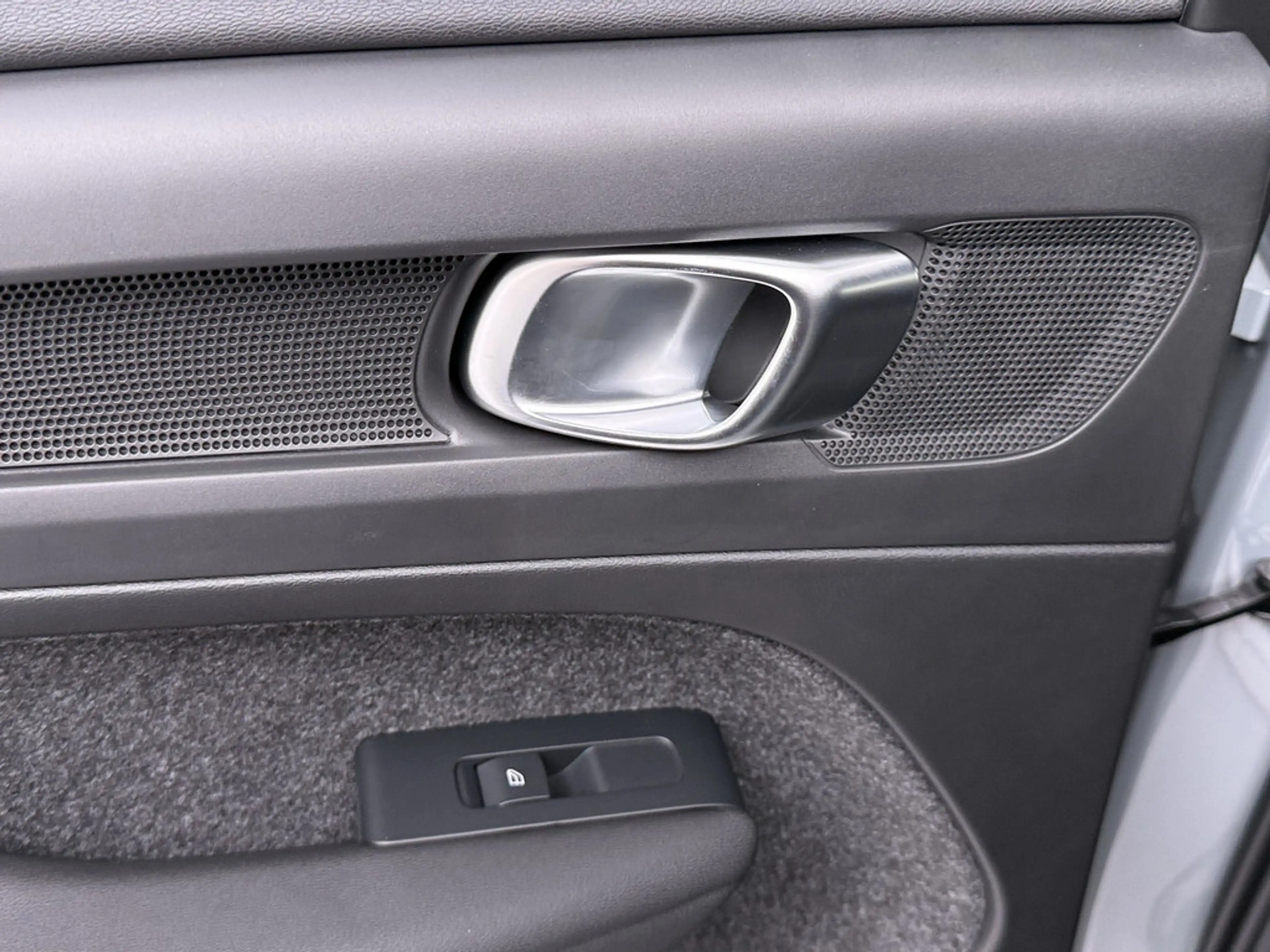 Volvo EX40 185 kW Single Motor Extended Range RWD Ultra Black Edition — photo 15