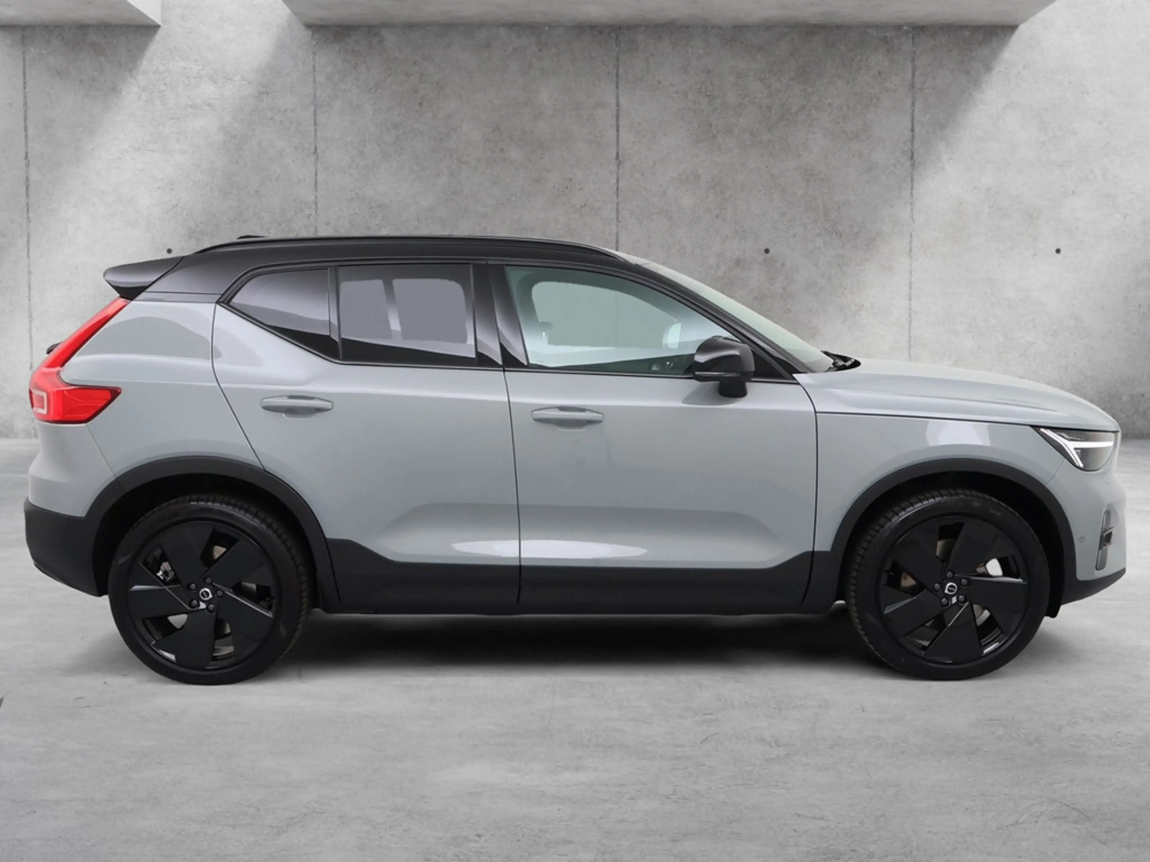Volvo EX40 185 kW Single Motor Extended Range RWD Ultra Black Edition — photo 4