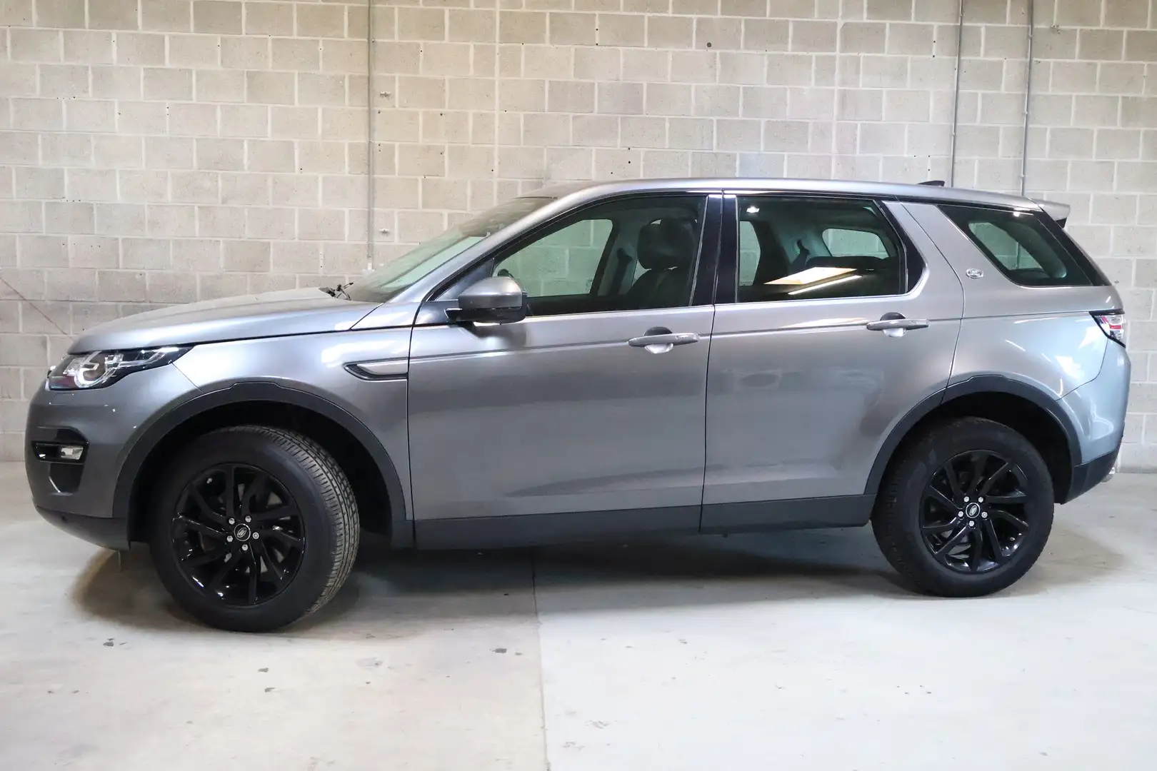 Land Rover Discovery Sport 2.0 TD4 SE| Panodak| Automaat| Camera| Navi| 18" Gris - 2