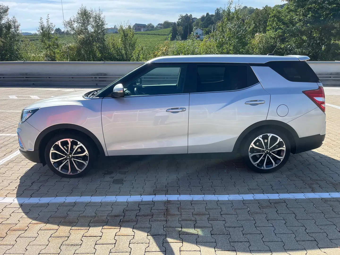 SsangYong XLV XLV 1,6i 4WD Icon Aut. Icon Silber - 2