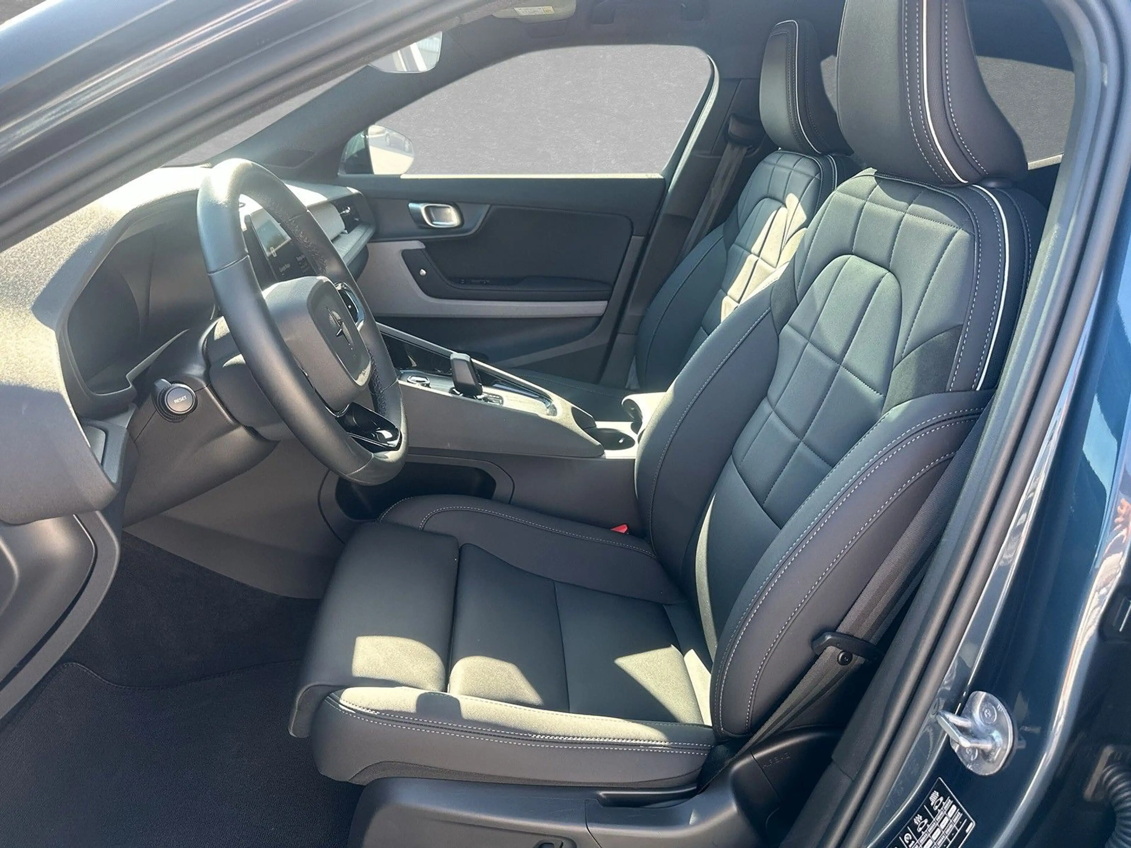 Polestar 2 Long Range Single Motor MJ 26 Pilot Plus — photo 3