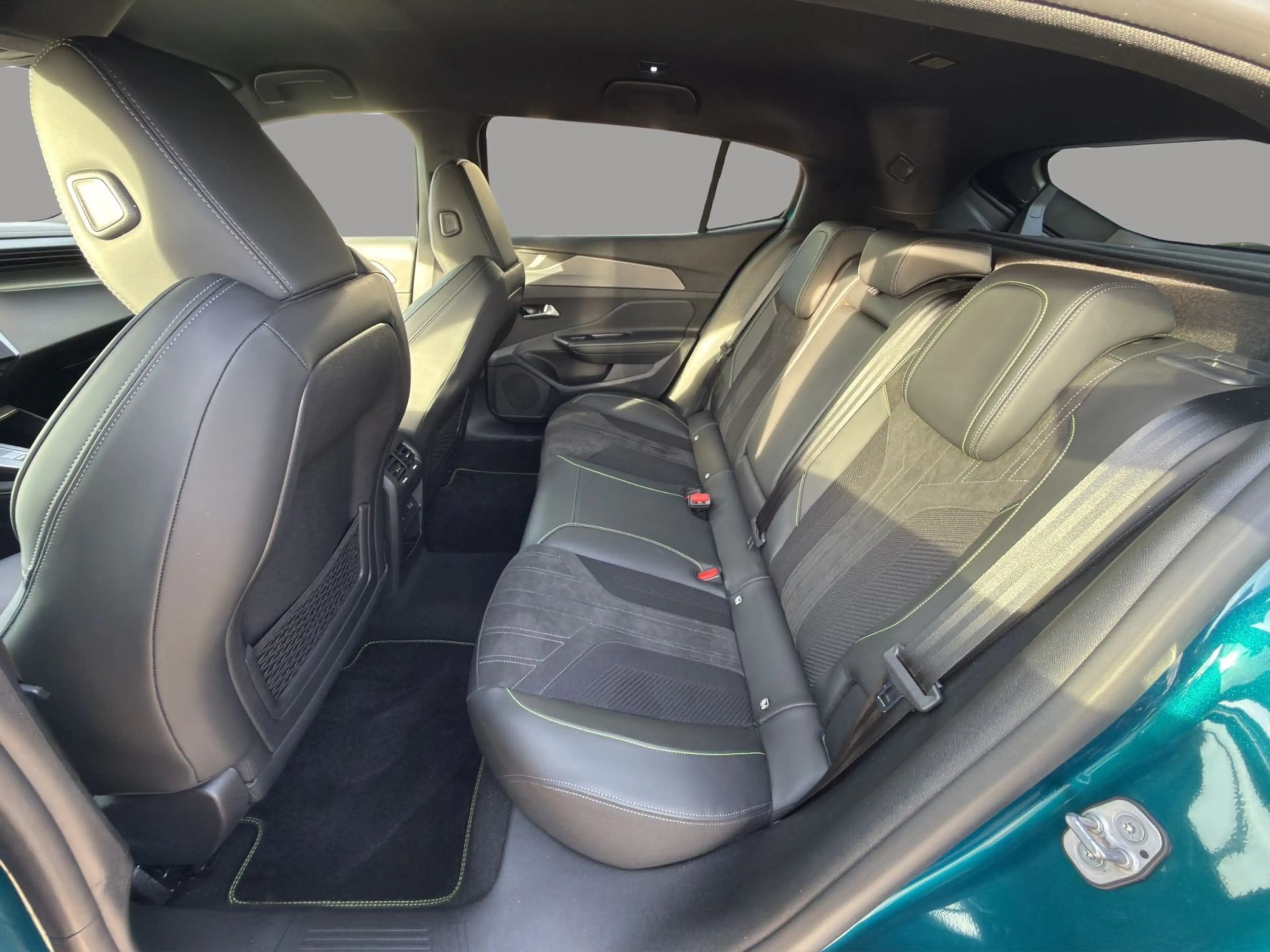 Peugeot 408 GT PUTE130 EAT8 — photo 12