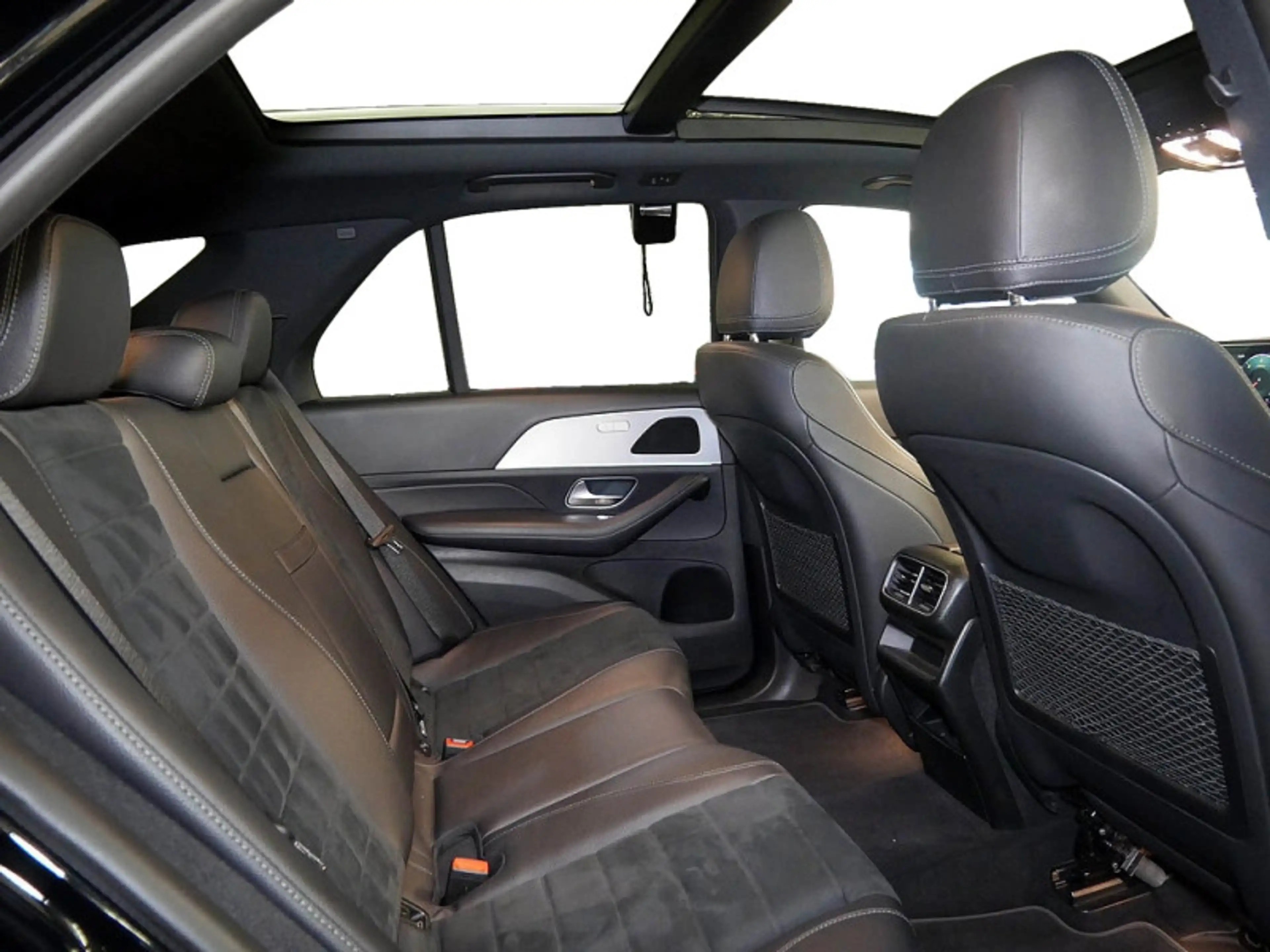 Mercedes-Benz GLE 300 d 4M AMG WIDE KAMERA PANO SPUR PDC SHD — photo 7