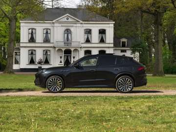 Modena 330pk | Luchtvering | Pano-dak | Carbon int