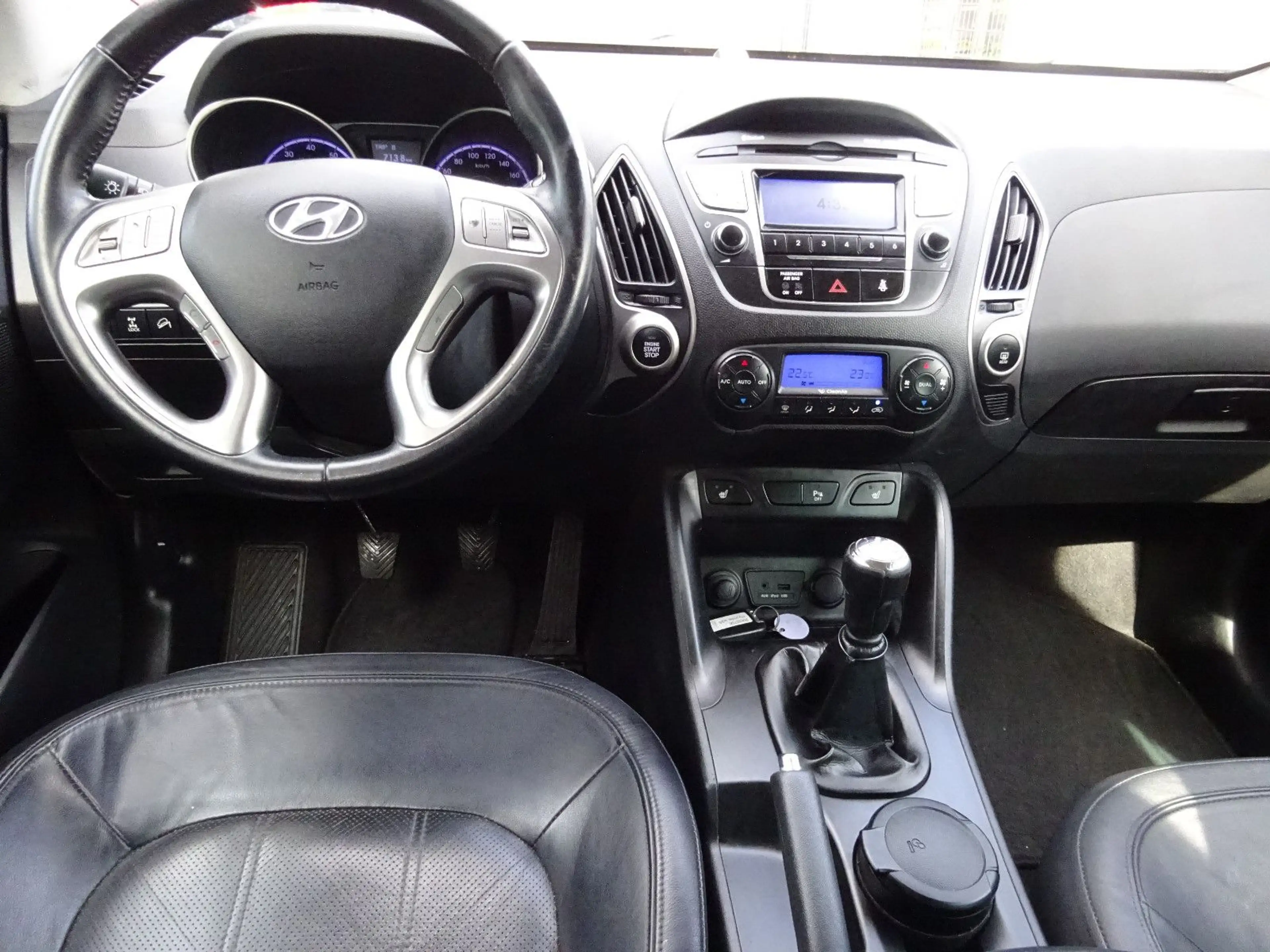 Hyundai iX35 Premium AWD / 1-Hand / SHZ / Leder / Klimaa — photo 11
