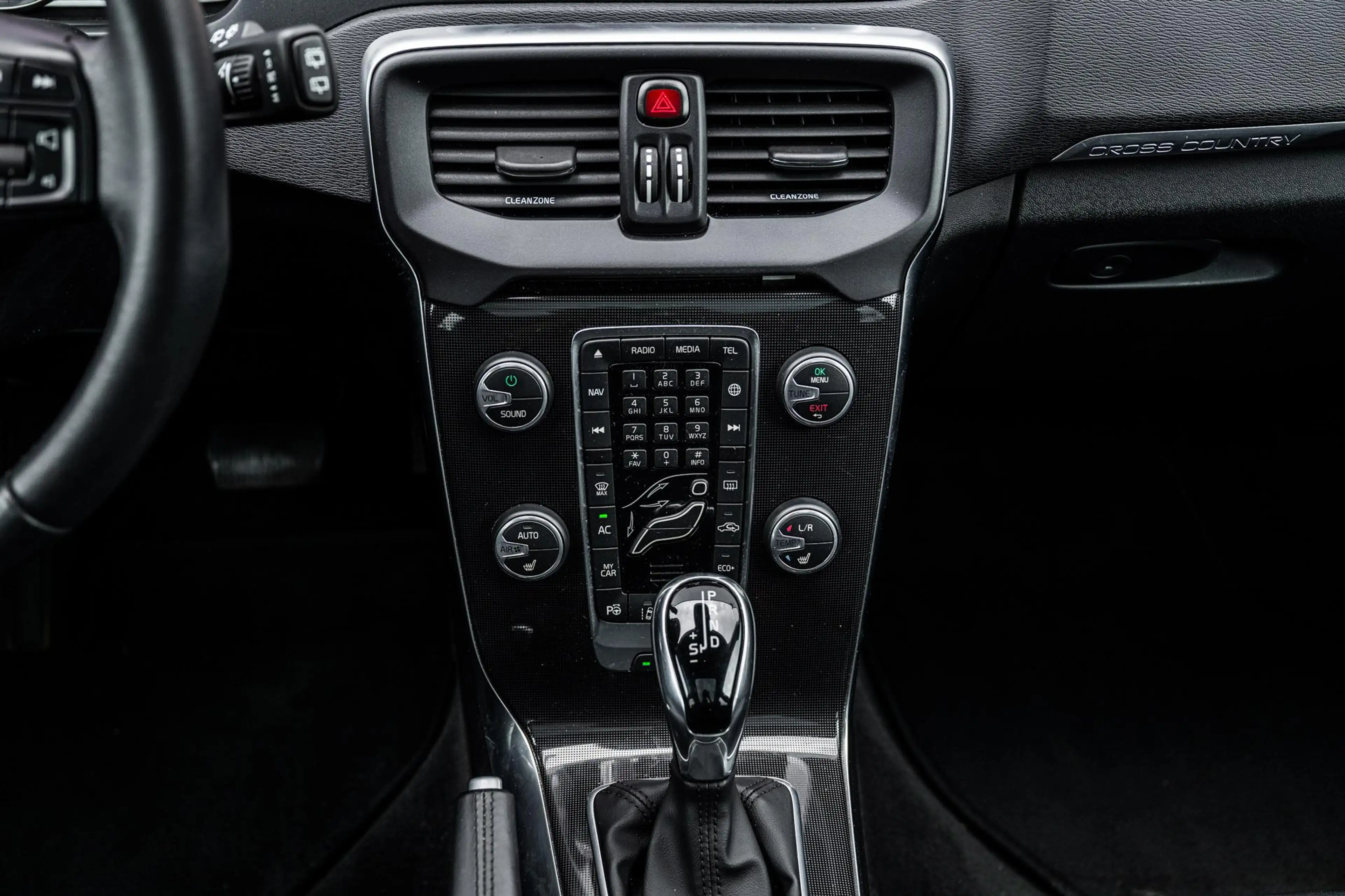 Volvo V40 Cross Country 1.5 T3 Polar+ Luxury | Trekhaak | Adaptieve cruise — photo 15