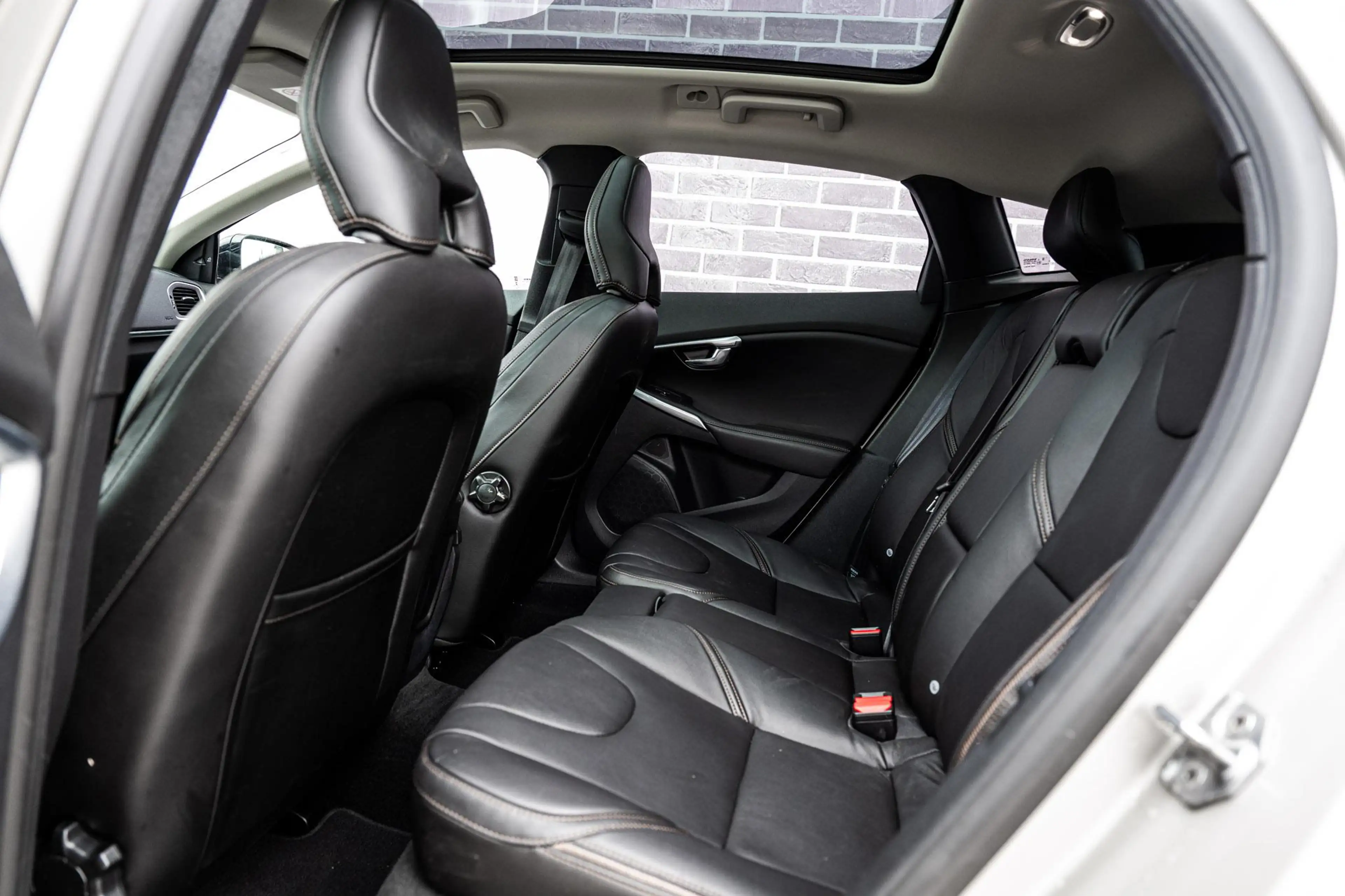Volvo V40 Cross Country 1.5 T3 Polar+ Luxury | Trekhaak | Adaptieve cruise — photo 9