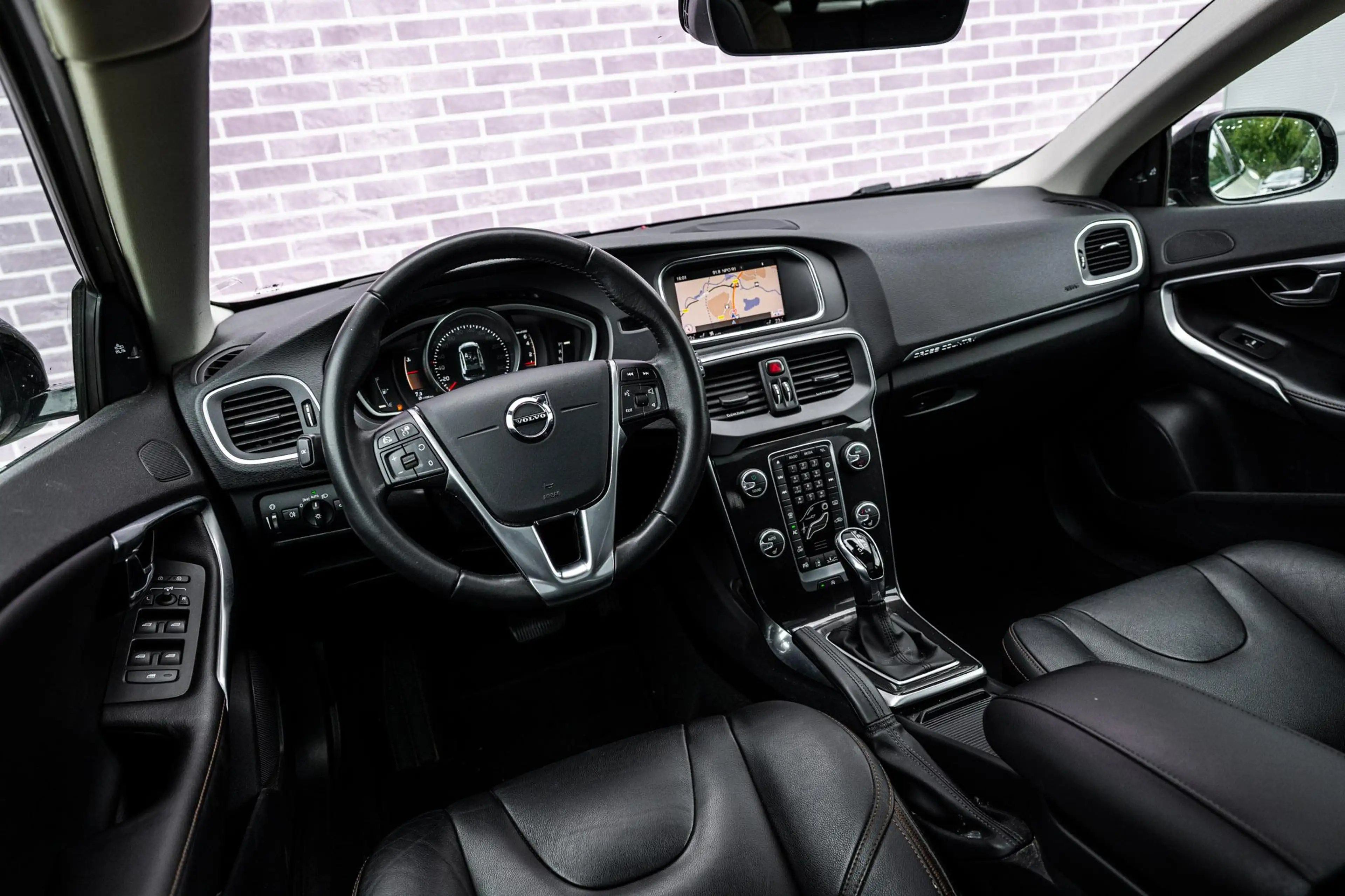 Volvo V40 Cross Country 1.5 T3 Polar+ Luxury | Trekhaak | Adaptieve cruise — photo 12