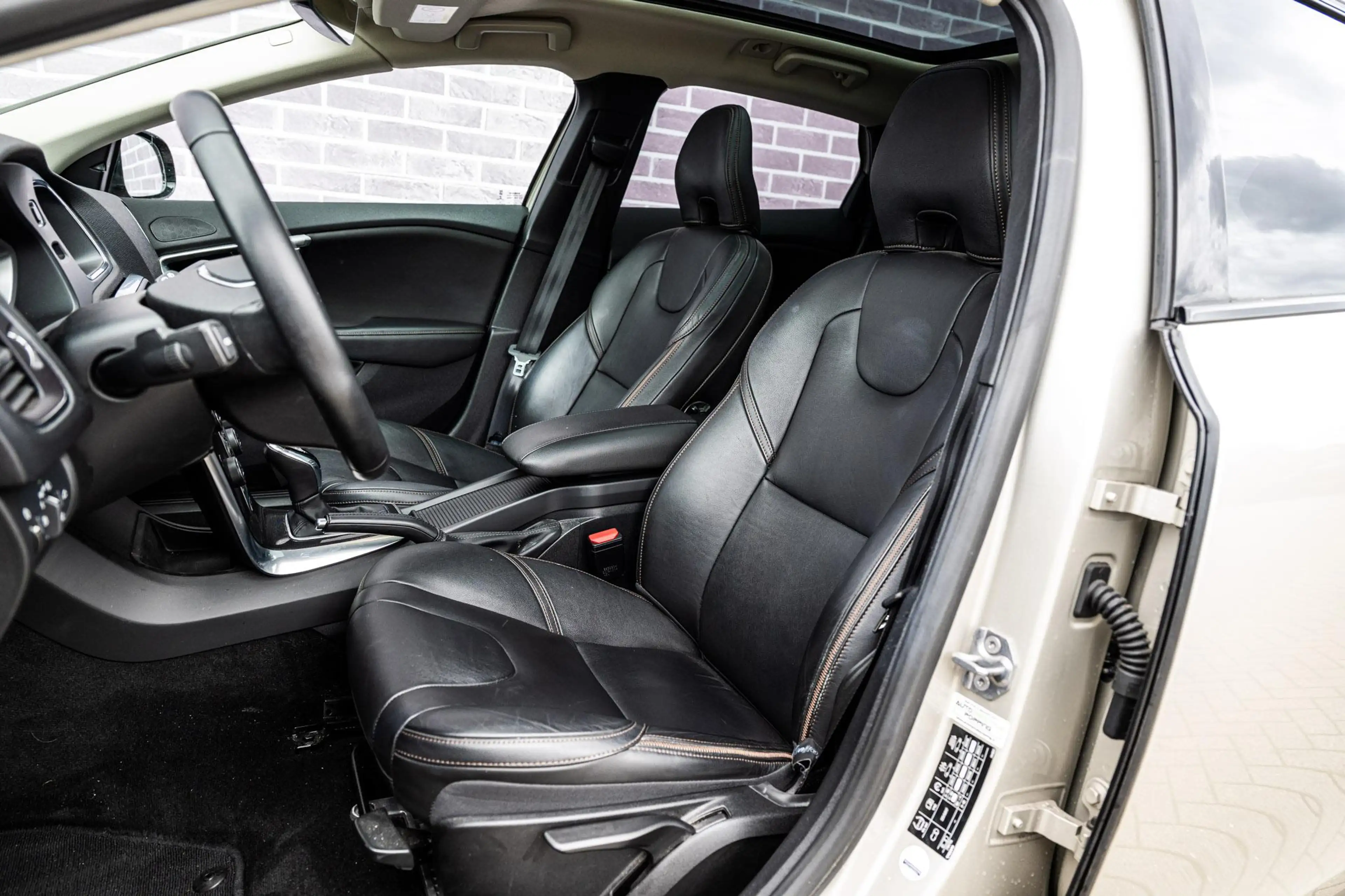 Volvo V40 Cross Country 1.5 T3 Polar+ Luxury | Trekhaak | Adaptieve cruise — photo 8