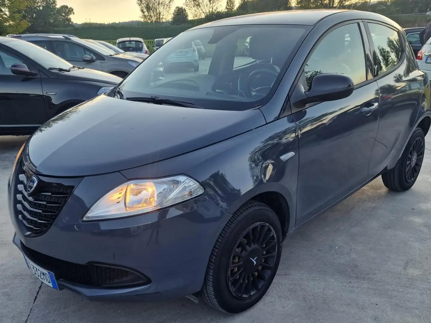 Lancia Ypsilon Ypsilon 0.9 t.air Elefantino ecochic metano 80cvE6 Grigio - 2