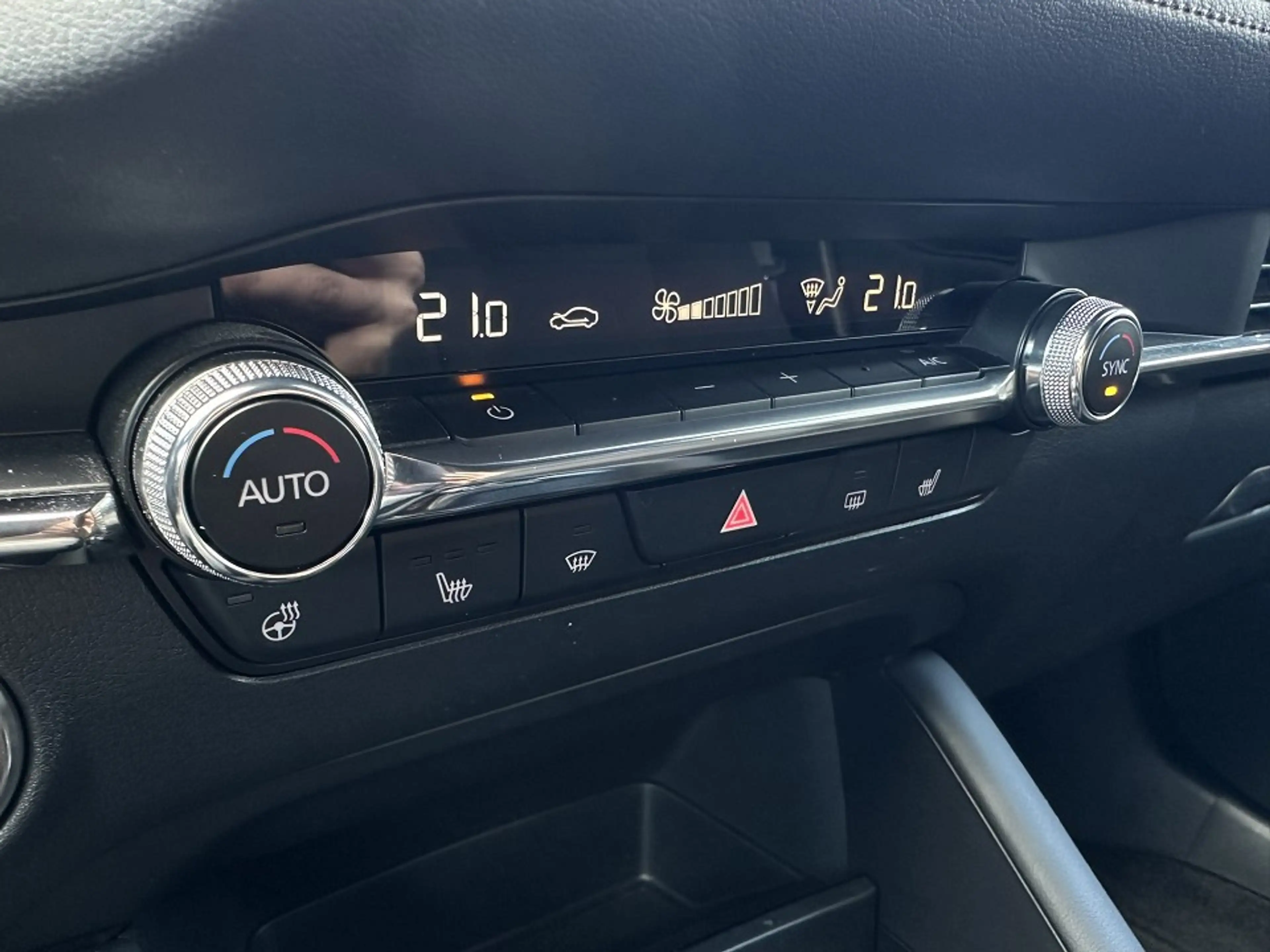Mazda 3 S SKYACTIV-G 2.0 M Hybrid 6GS AL-SELECTION A18 DES — photo 13
