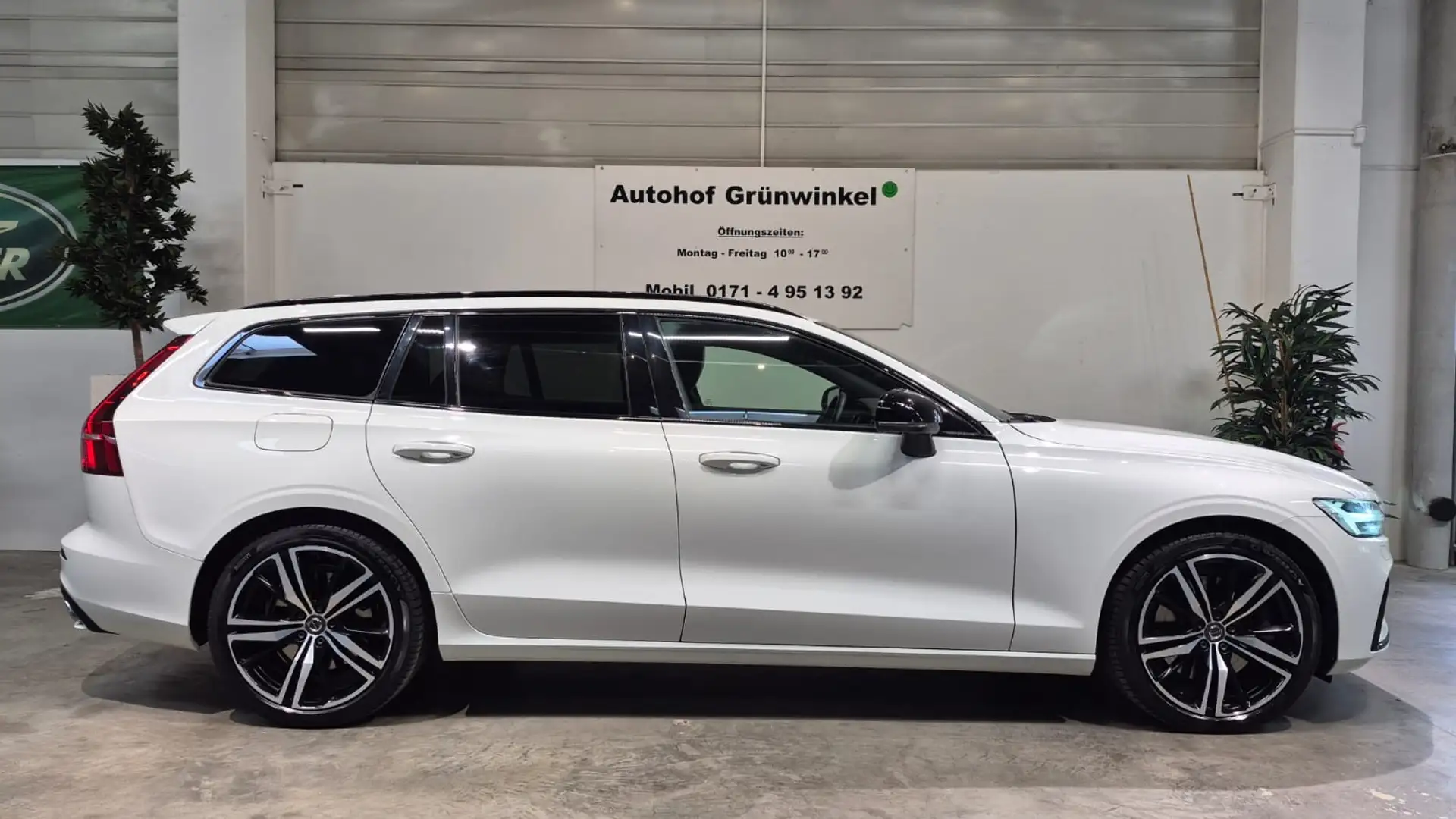Volvo V60 T6 AWD R-Design Rech.Plug-In Hybrid Weiß - 2