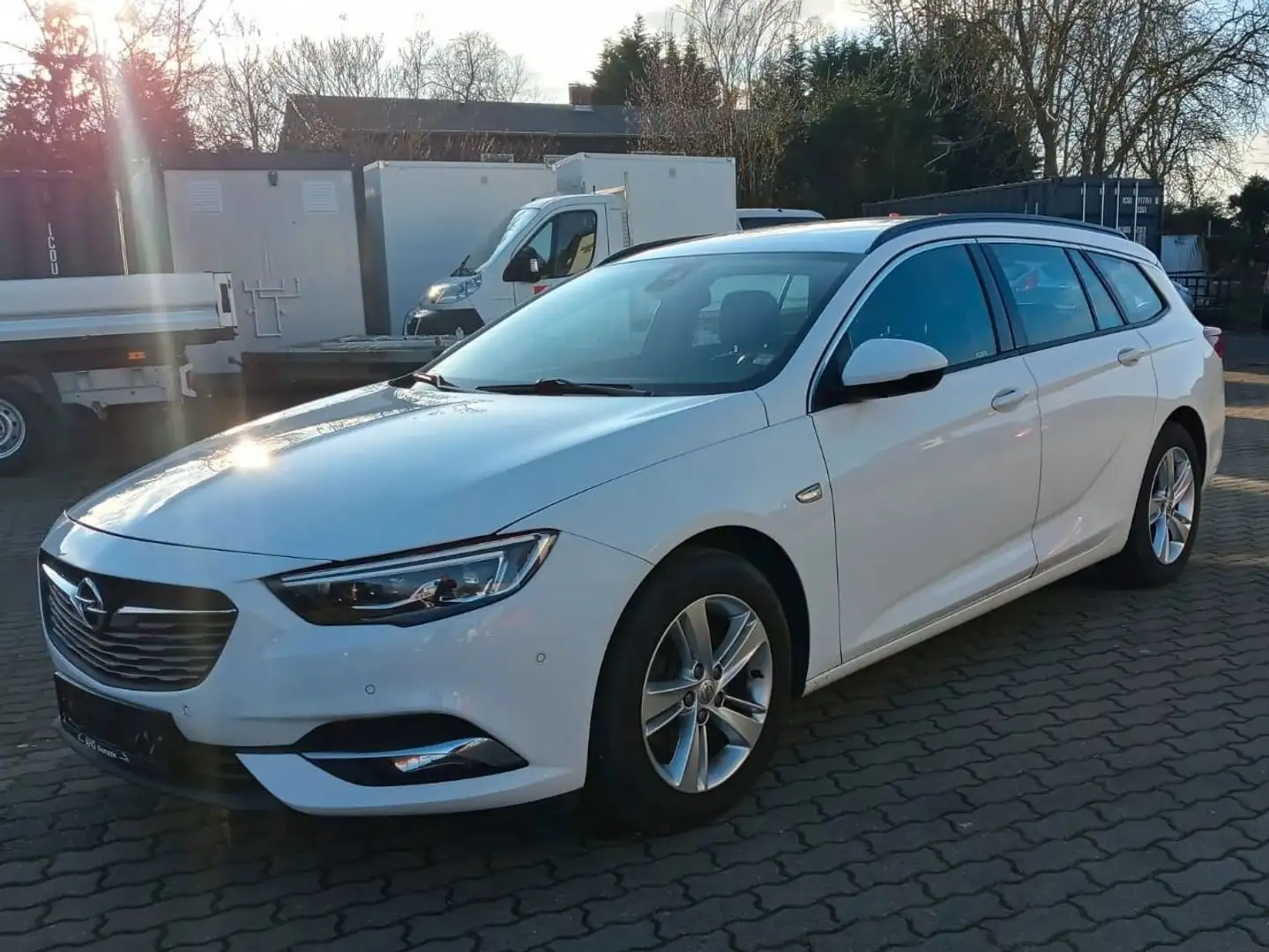 Opel Insignia B Sports Tourer Edition 4x4 Weiß - 1