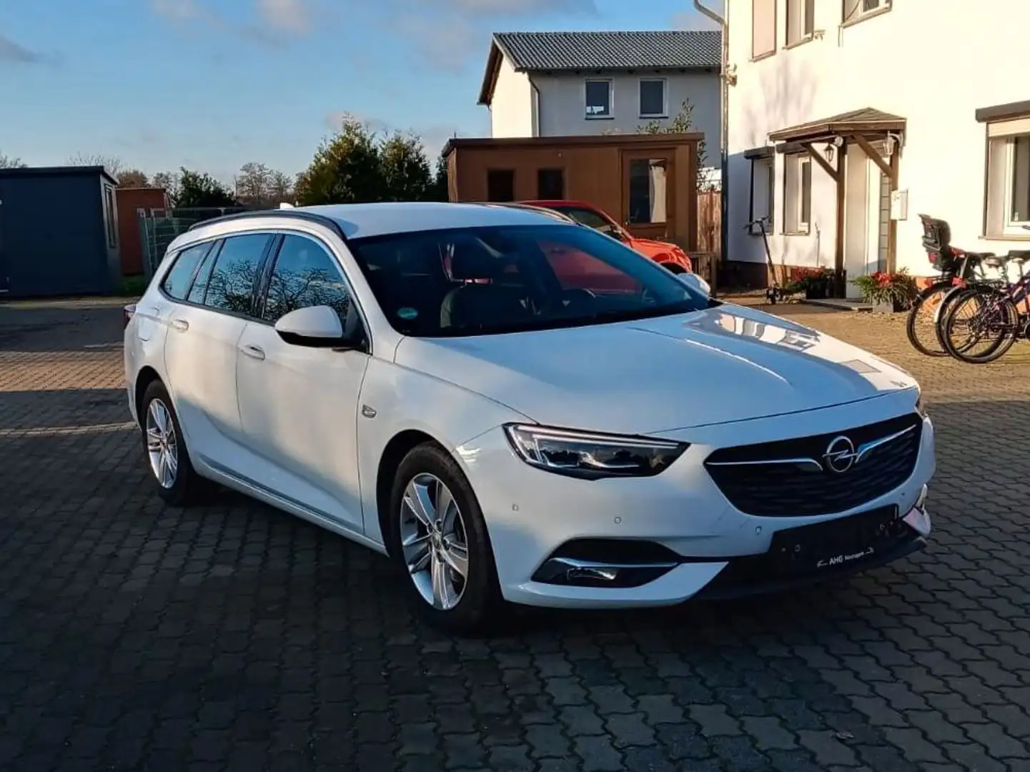 Opel Insignia B Sports Tourer Edition 4x4 Weiß - 2