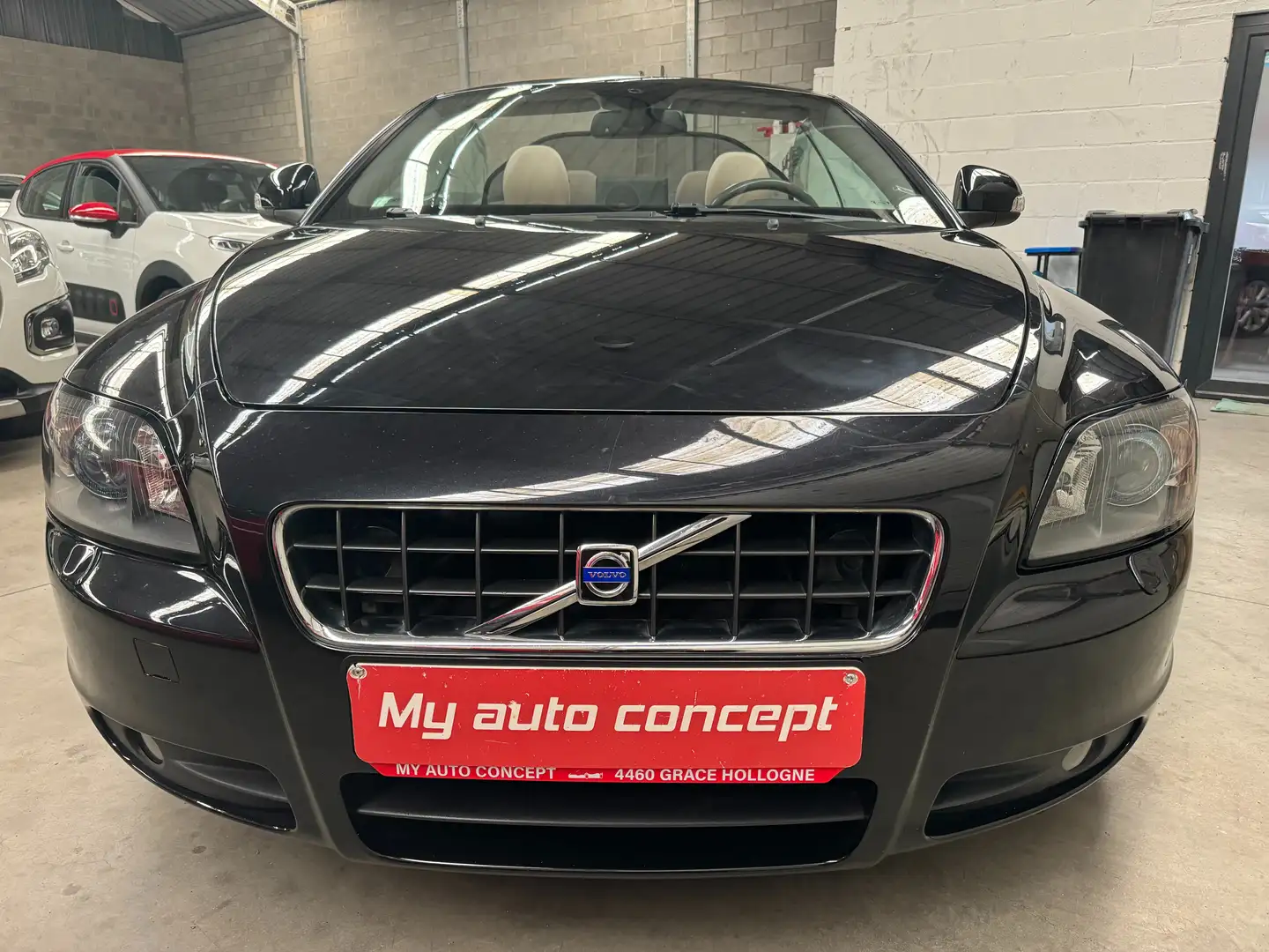 Volvo C70 2.0 Turbo - D Summum Powershift crna - 2