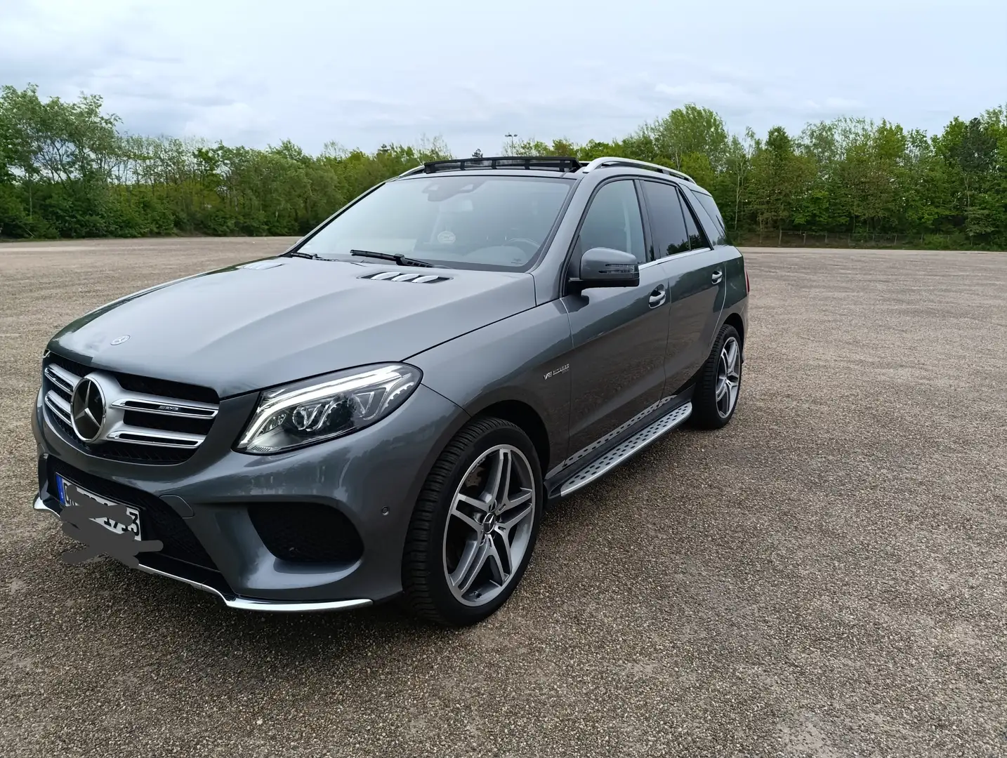 Mercedes-Benz GLE 500 GLE 500 4Matic 9G-TRONIC AMG Line Šedá - 2