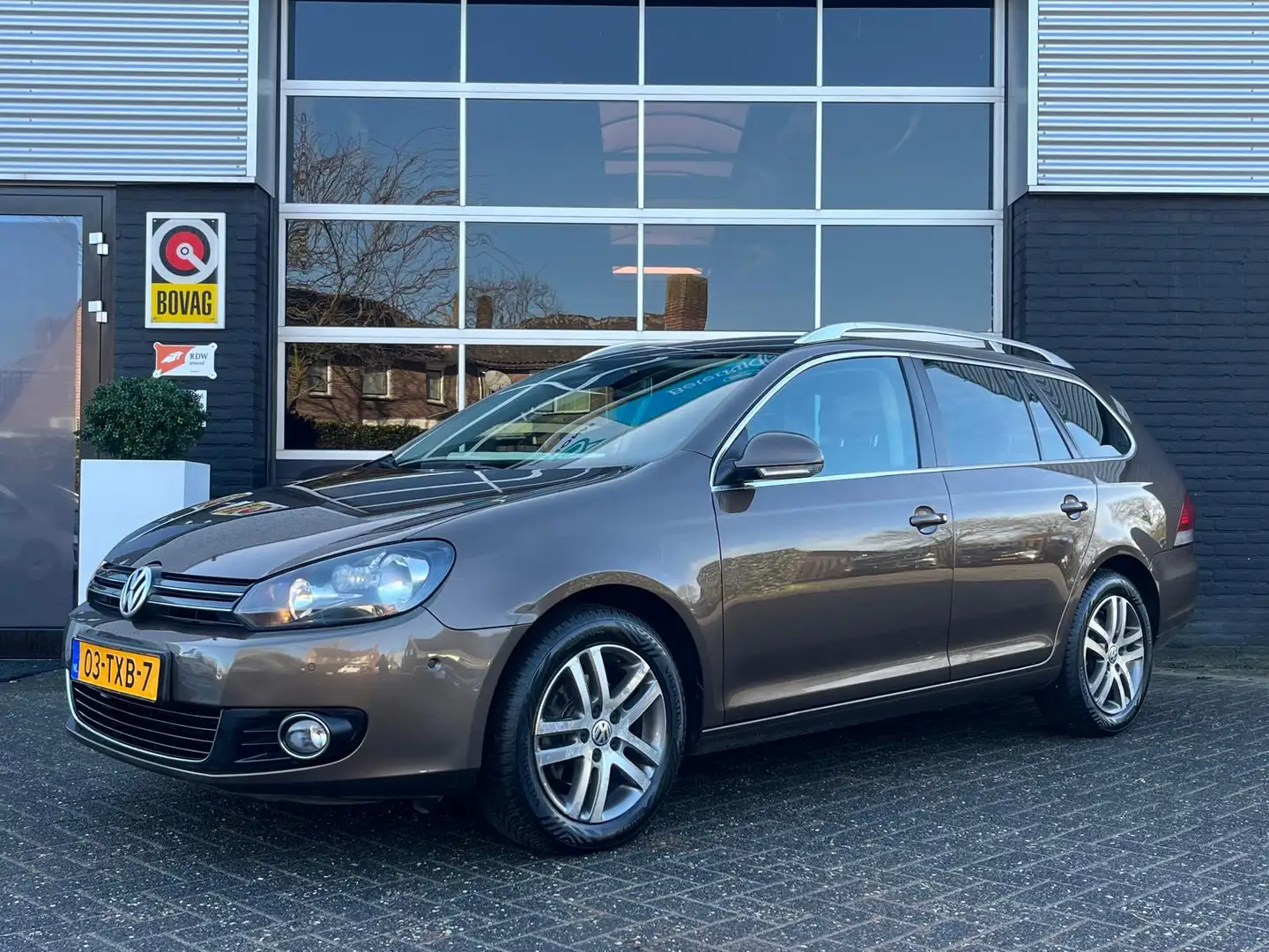 Volkswagen Golf Variant 1.2 TSI Highline BlueMotion, Airco, Bluetooth, Cru Braun - 1