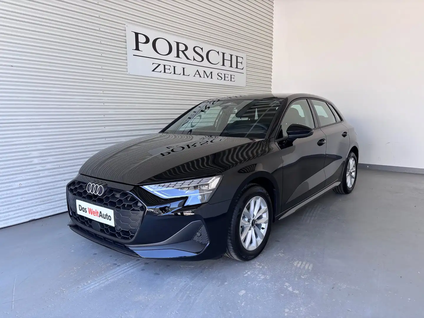 Audi A3 30 TFSI Schwarz - 1