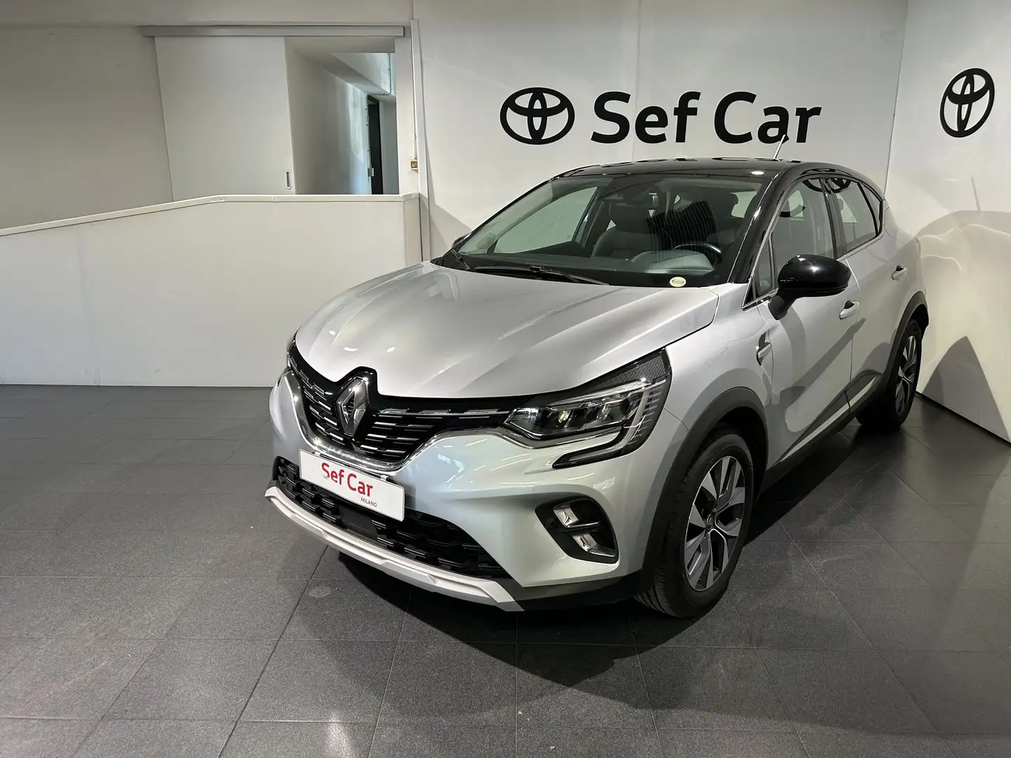 Renault Captur TCe 12V 100 CV GPL Intens Silber - 1