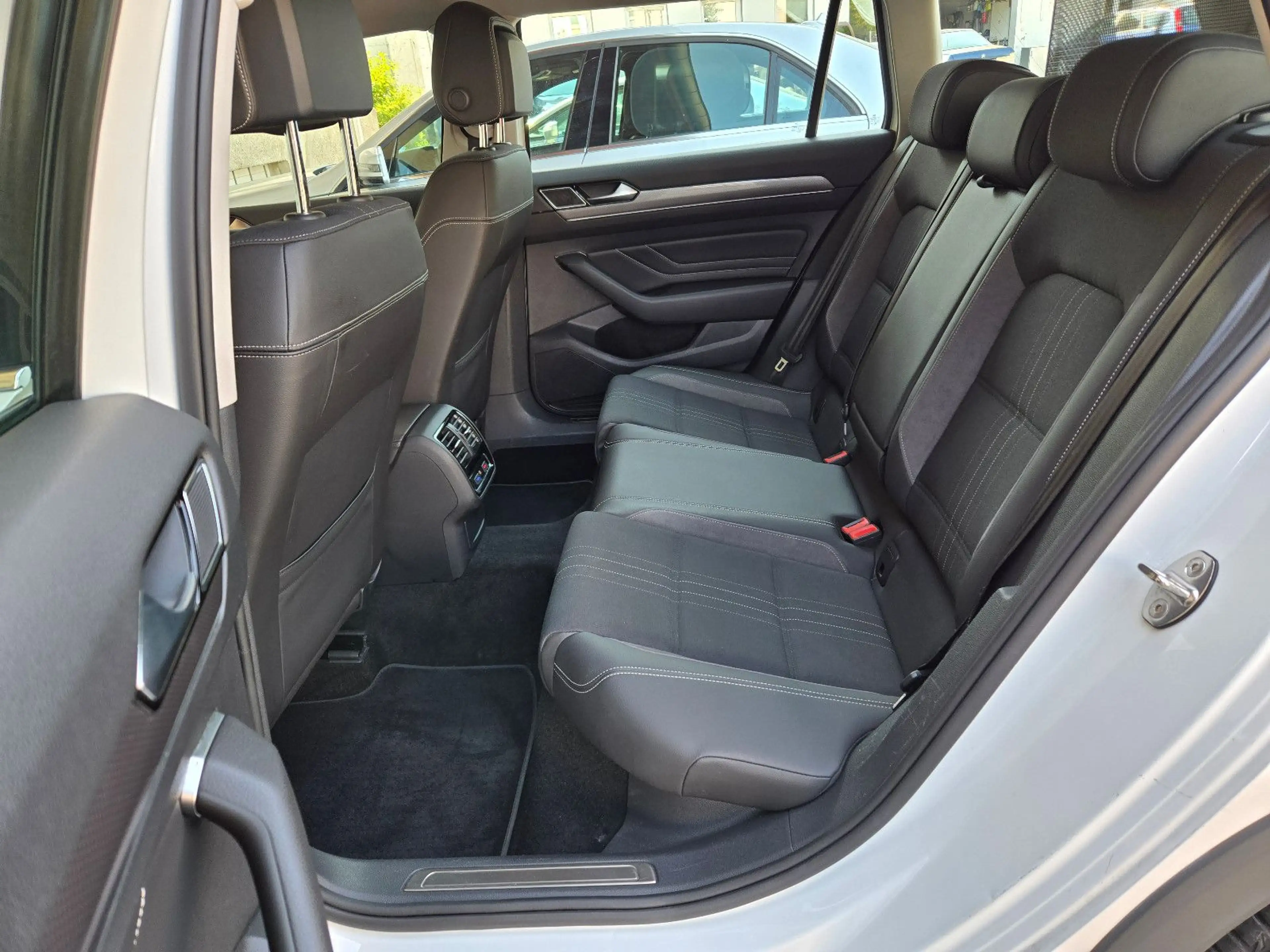 Volkswagen Passat Alltrack — photo 11