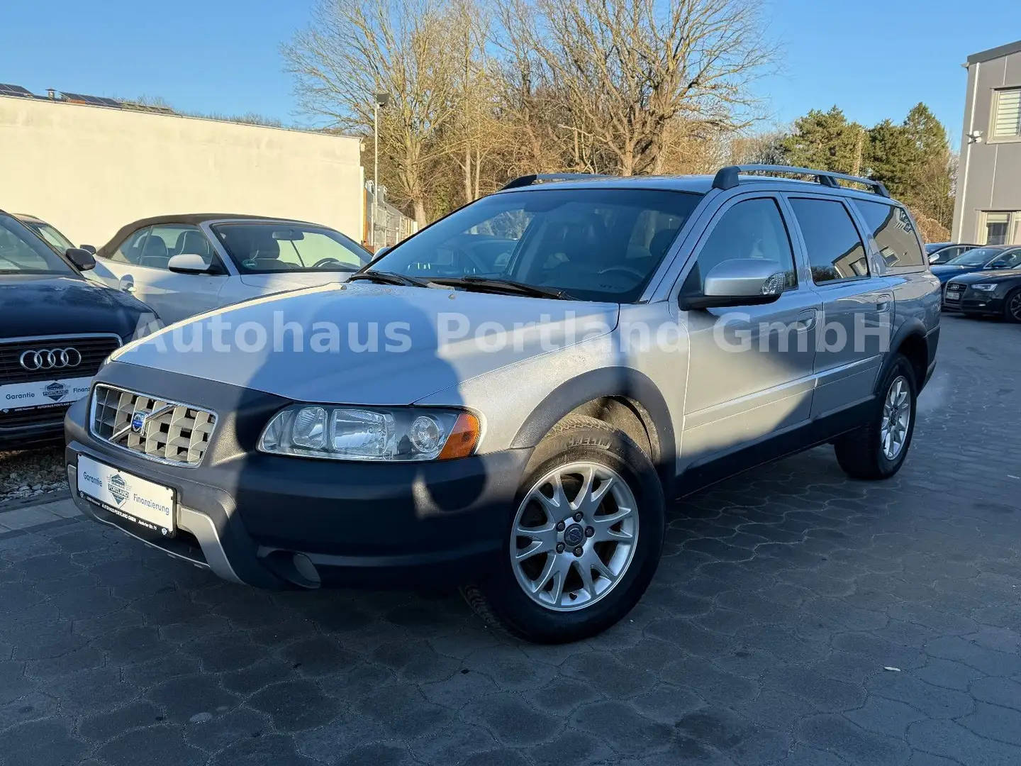 Volvo XC70 2.4 D5 AWD Momentum Aut./Leder/PDC Silber - 2