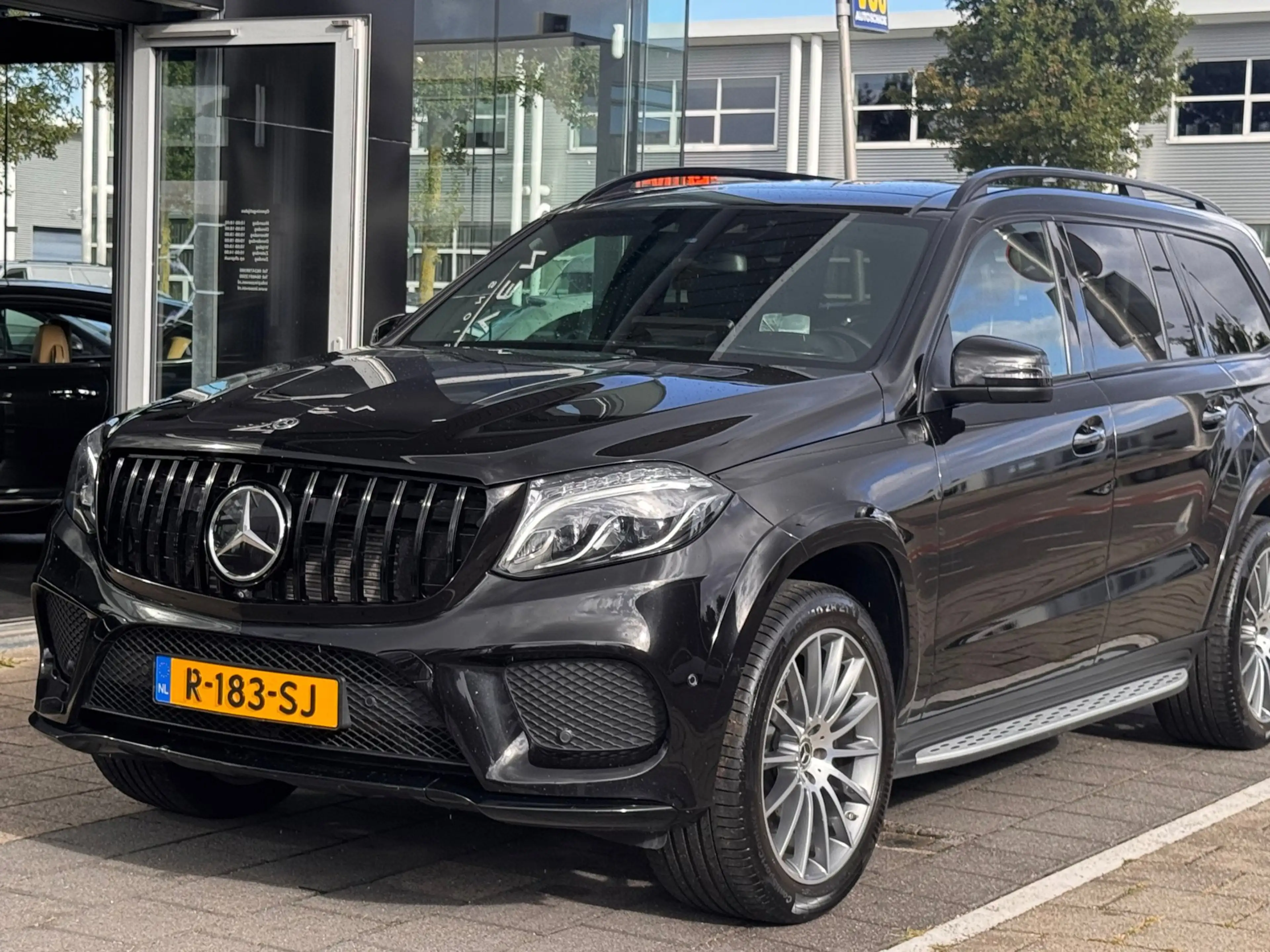 Mercedes-Benz GLS 350 d 4MATIC — photo 9